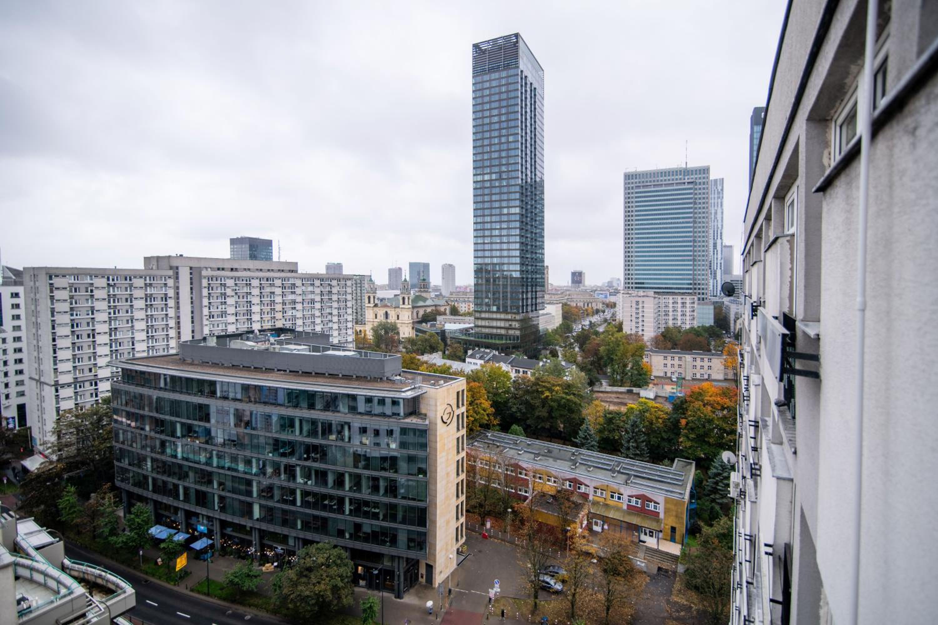 City Center Modern flat with Skyline View -15th floor