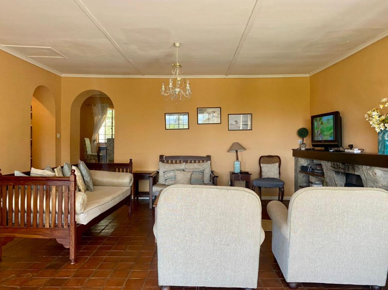 Victorian style cottage in Nyanga - 2096