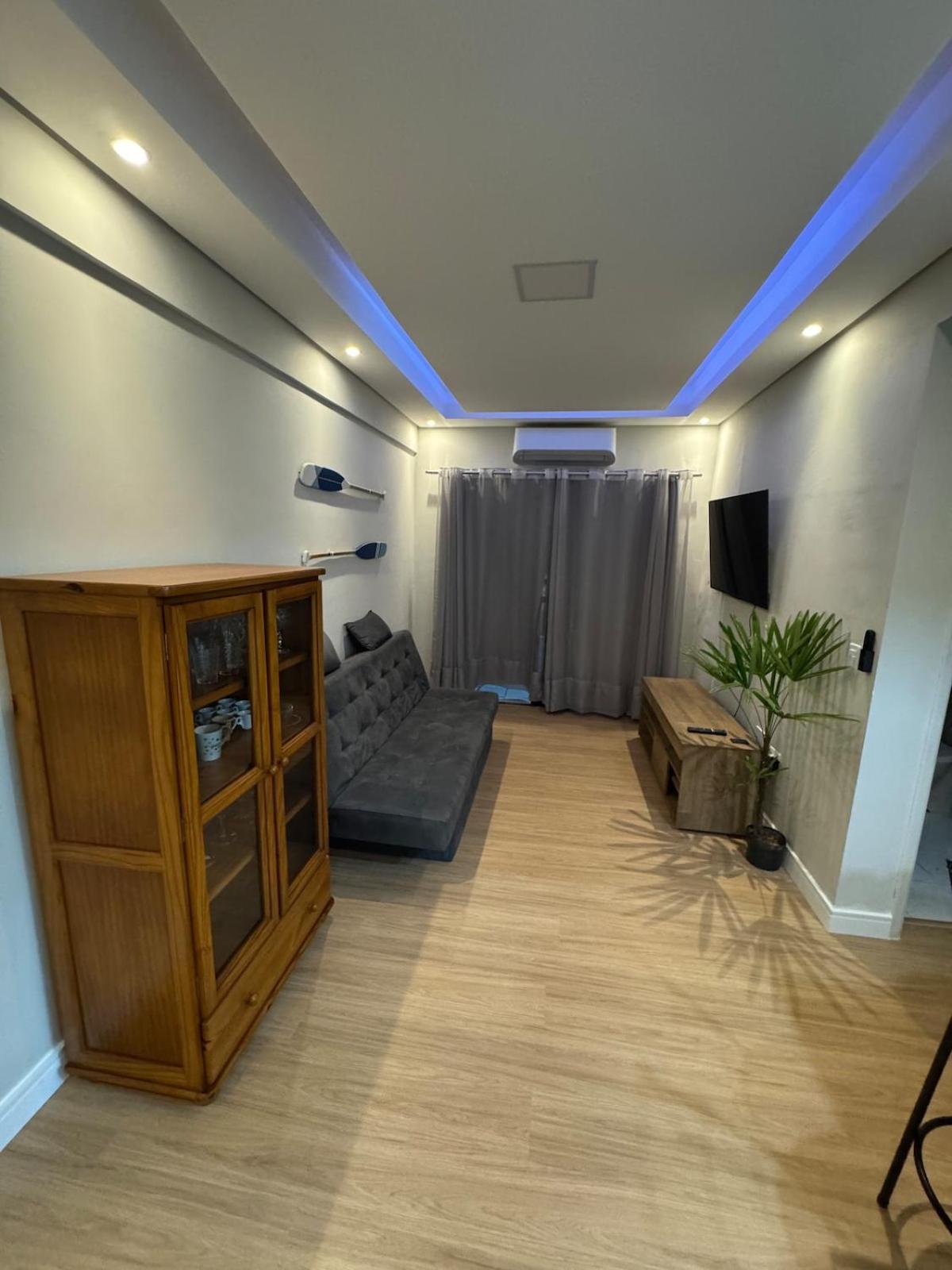 Luizabela - apartamento pé na areia Praia Grande