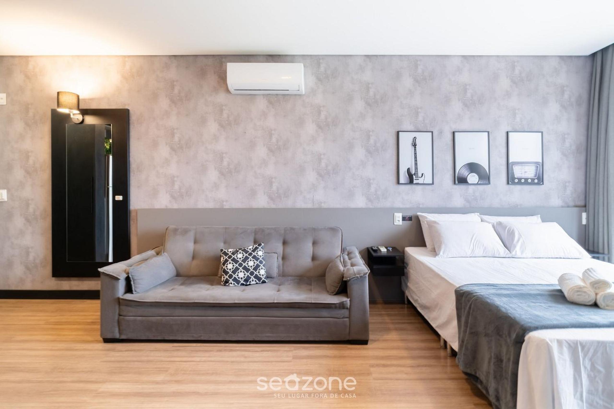 Stay in a building with pool 850m from the beach in Florianópolis - STIs