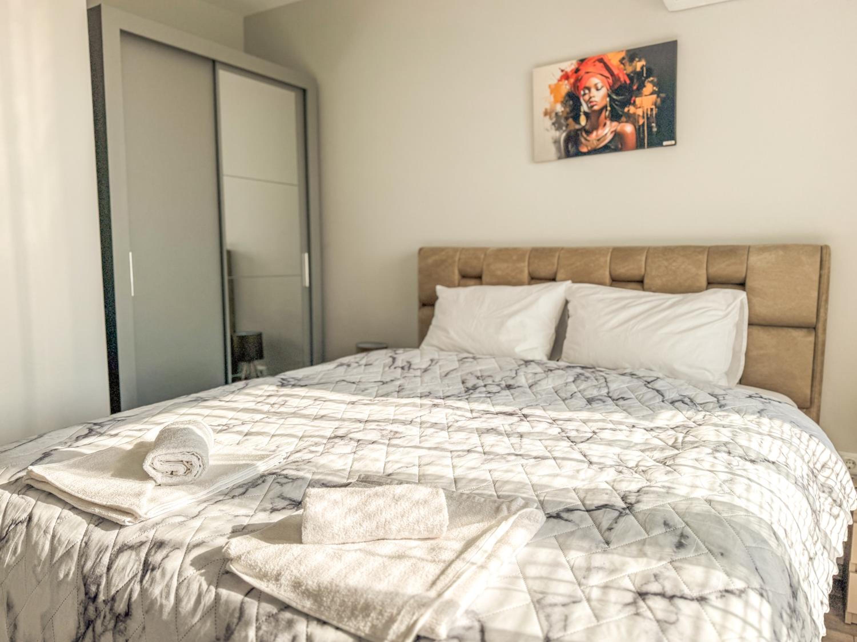 One-Bedroom Central and Modern Apartment