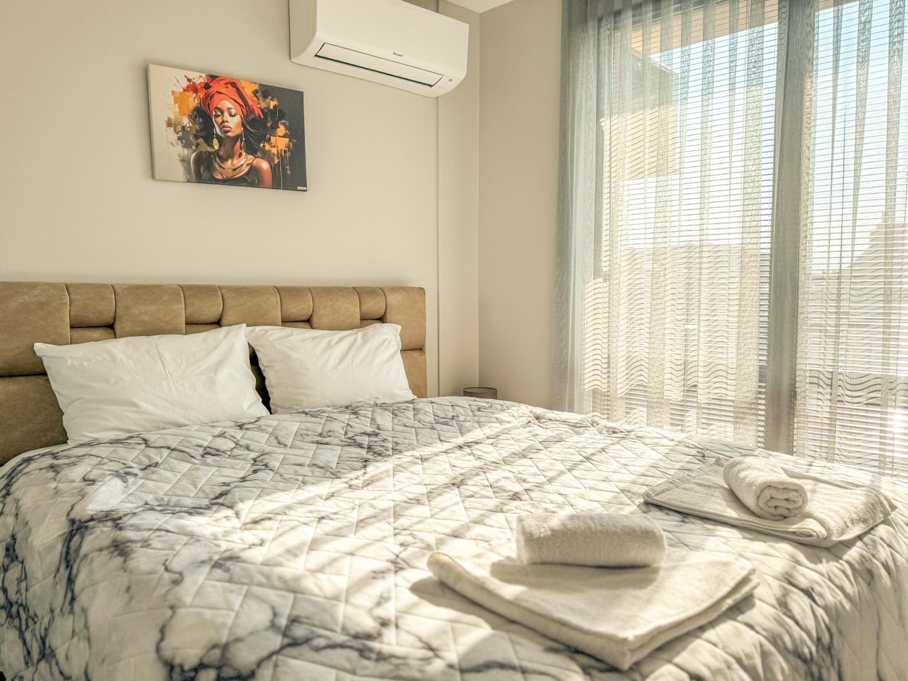 One-Bedroom Central and Modern Apartment