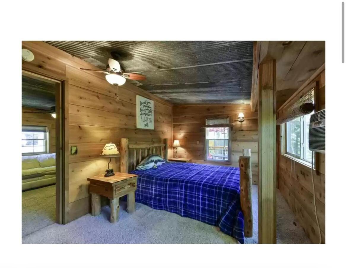 Cozy Lake Cabin