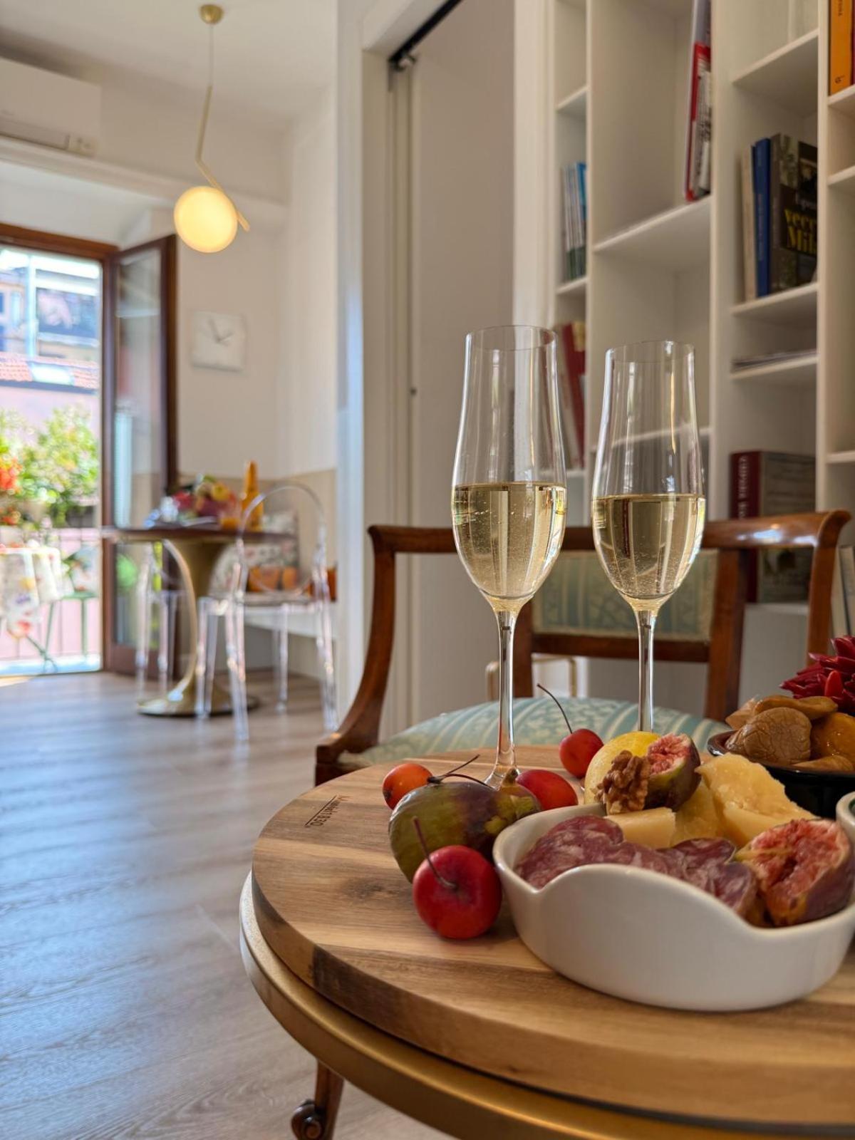 Casa Estia - MiCo, Fiera Milano, CityLife, San Siro, Metro 2 min - Refined Historic Apartment