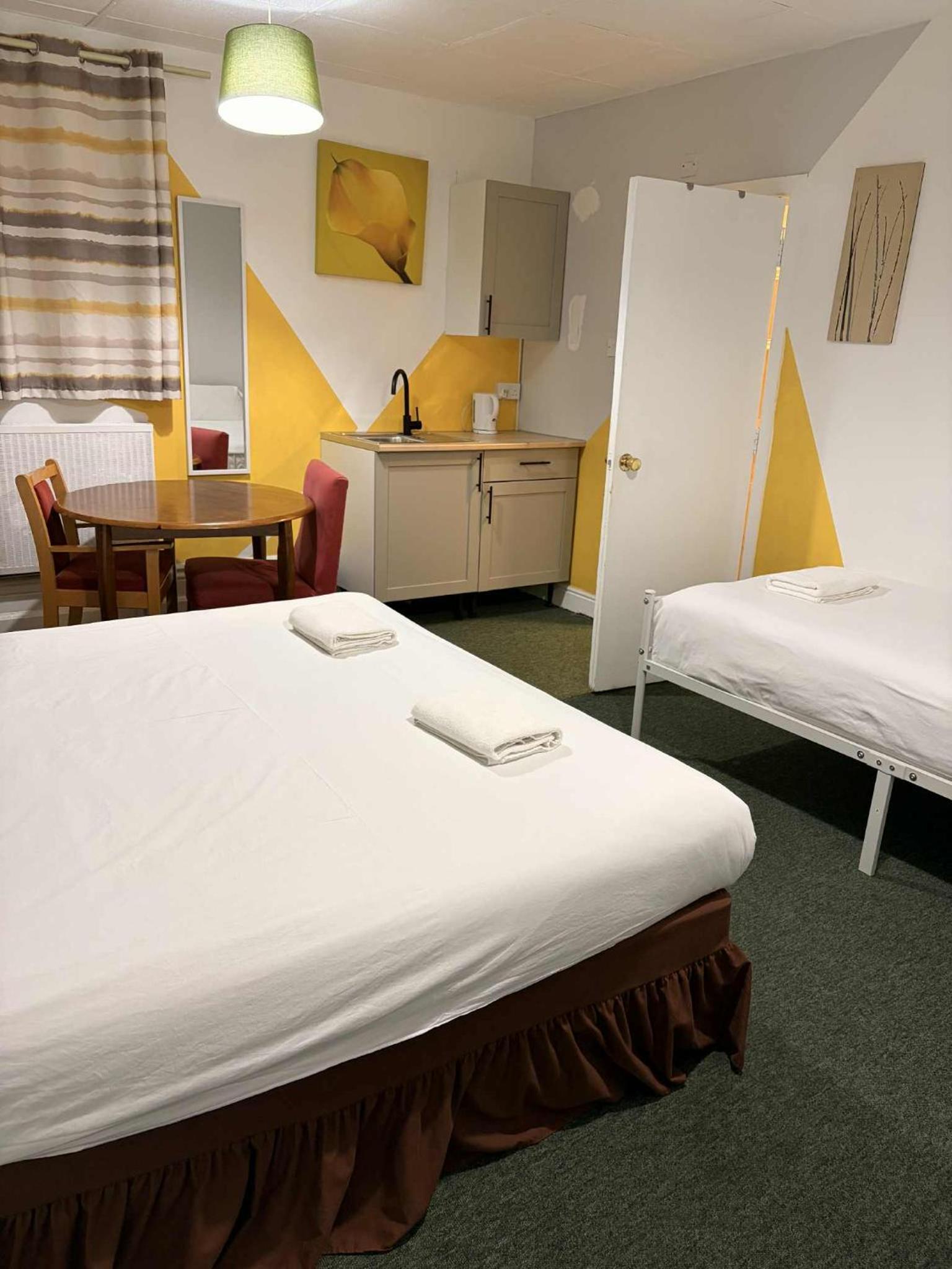 Ground Floor Studio Apartment in Gosport, Free Private Parking