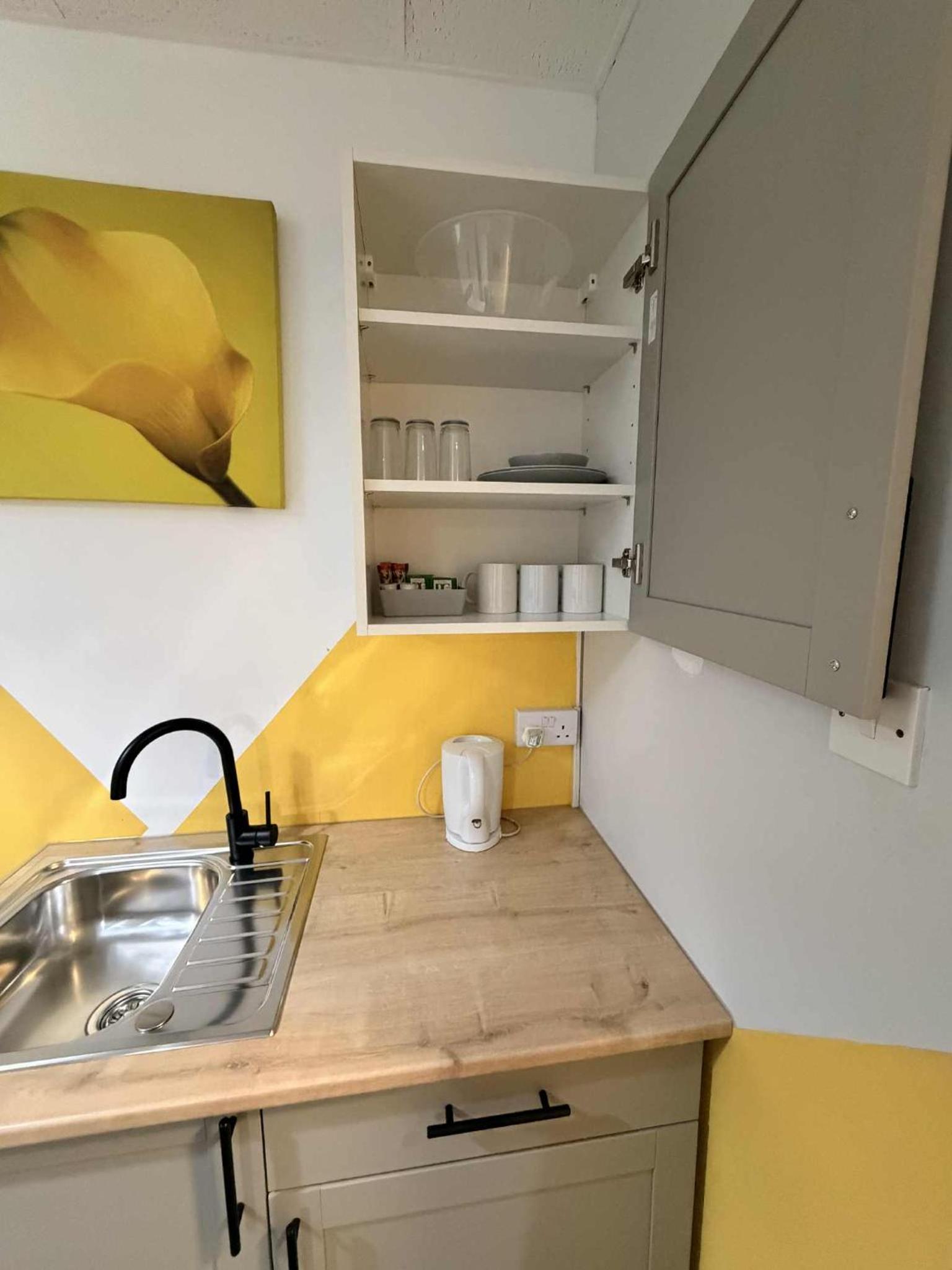 Ground Floor Studio Apartment in Gosport, Free Private Parking