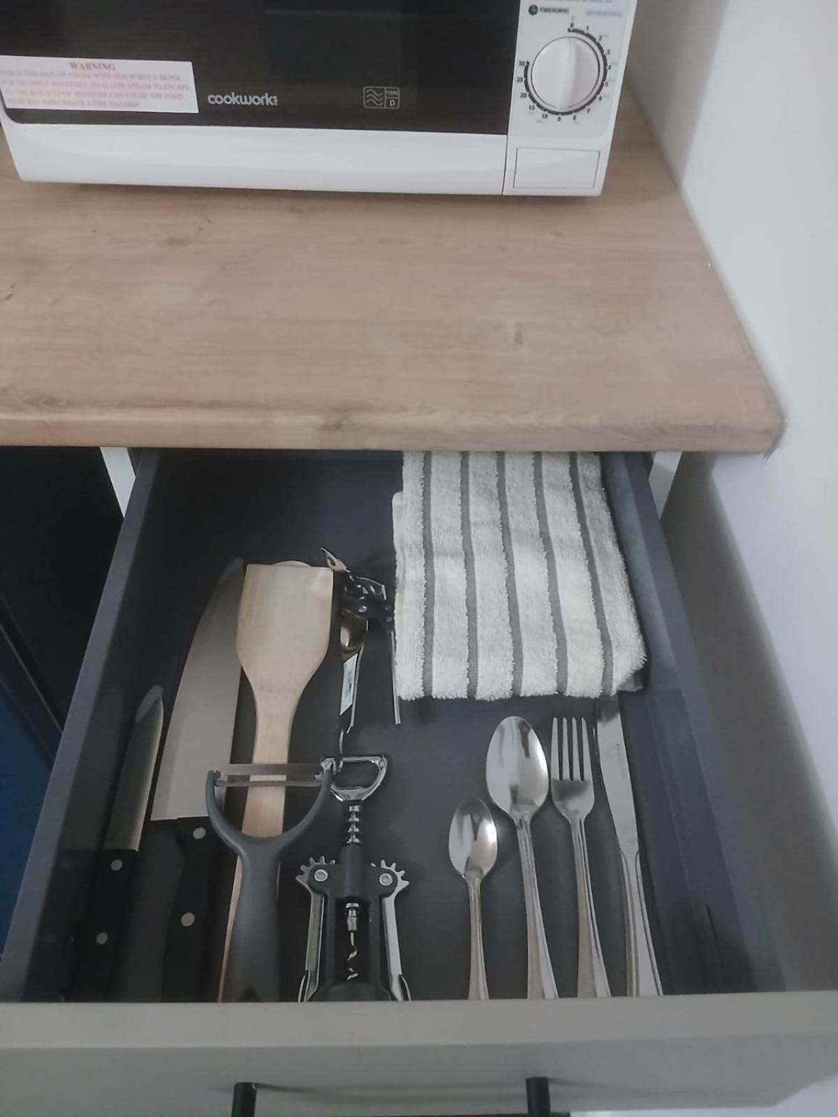 Ground Floor Studio Apartment in Gosport, Free Private Parking