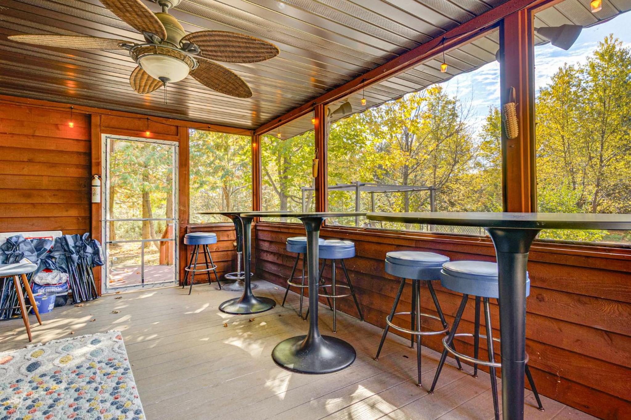Stars and Sunsets! Door Peninsula Retreat with Deck