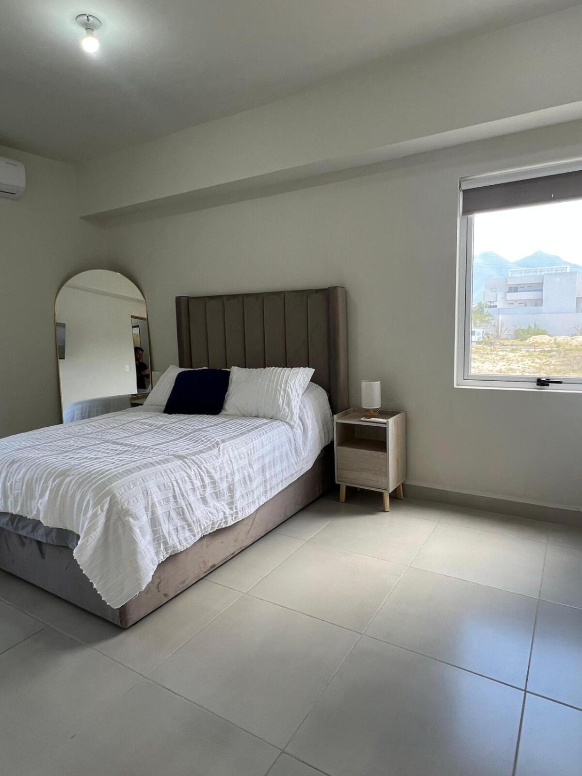 Depa con Cocina, Sala, Comedor y Alberca