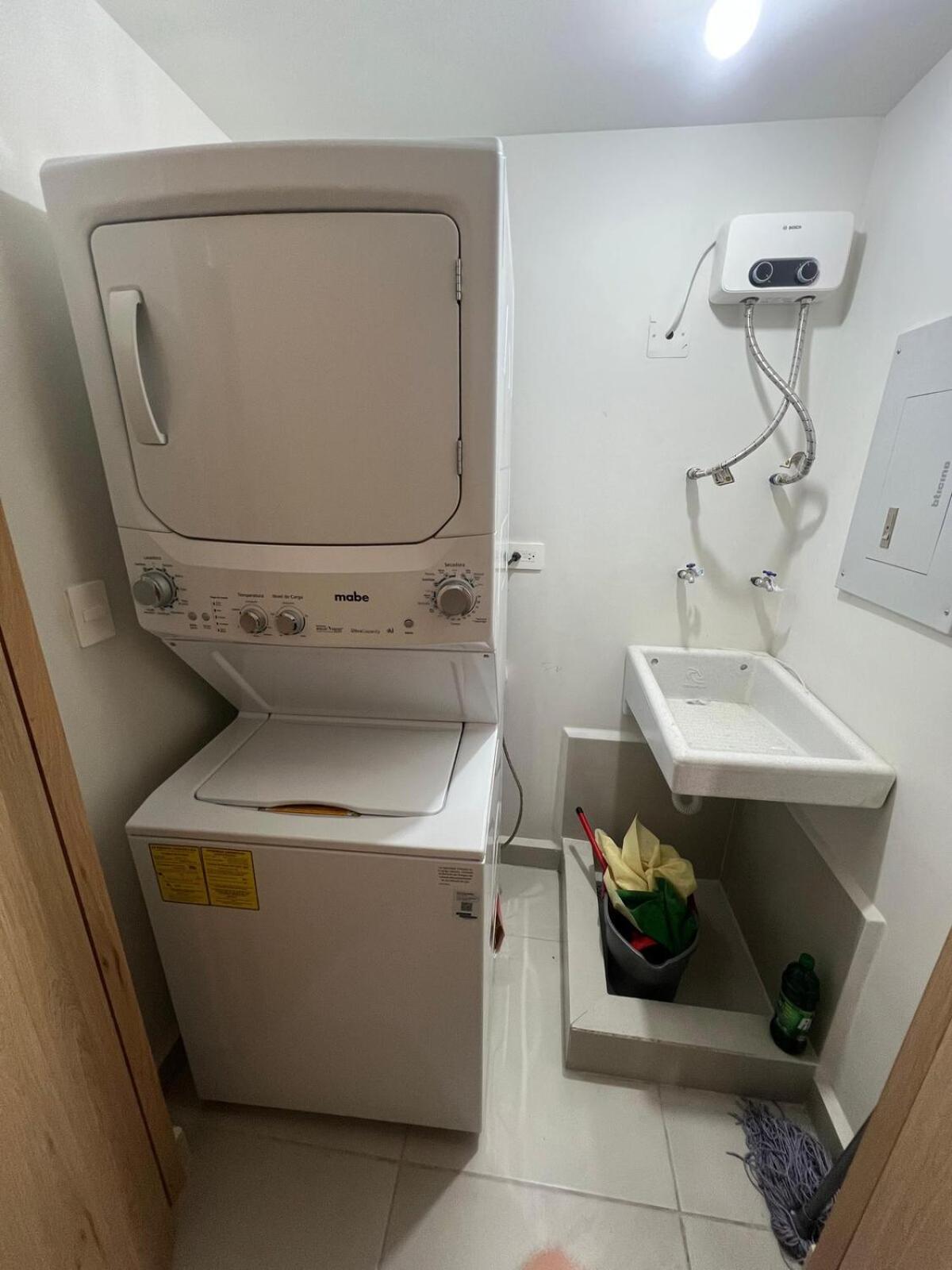 Depa con Cocina, Sala, Comedor y Alberca