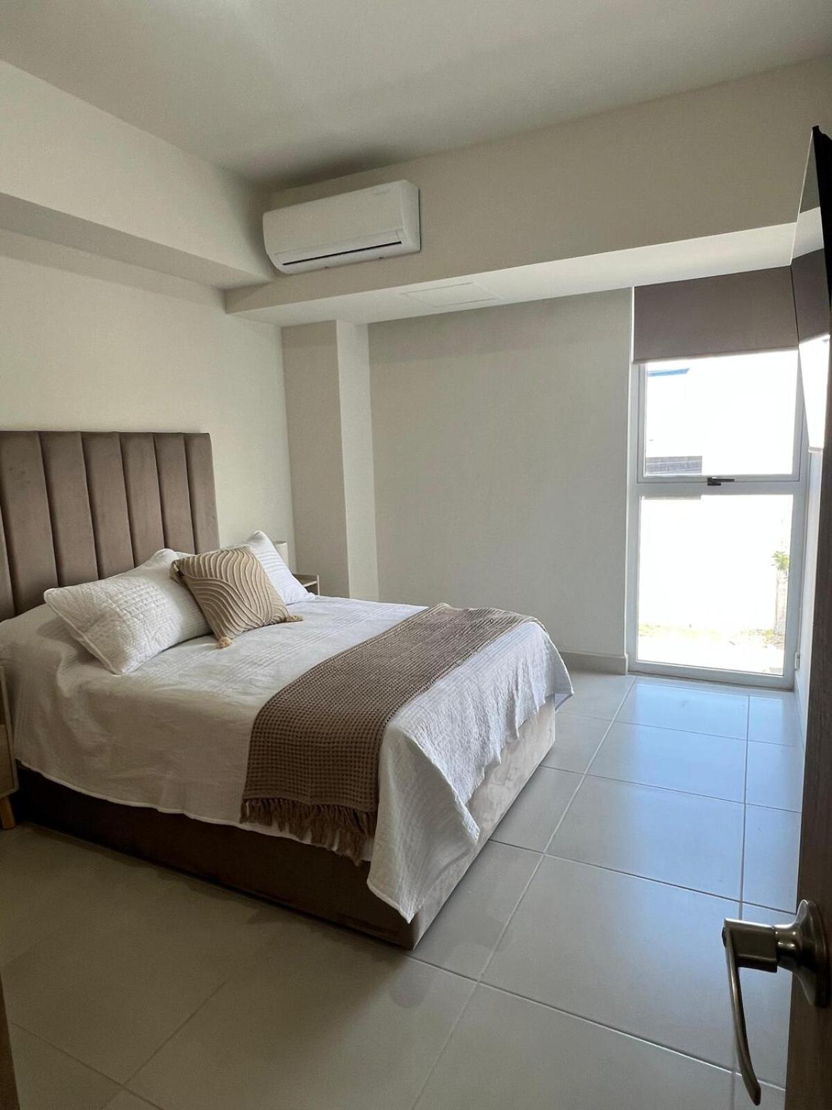 Depa con Cocina, Sala, Comedor y Alberca