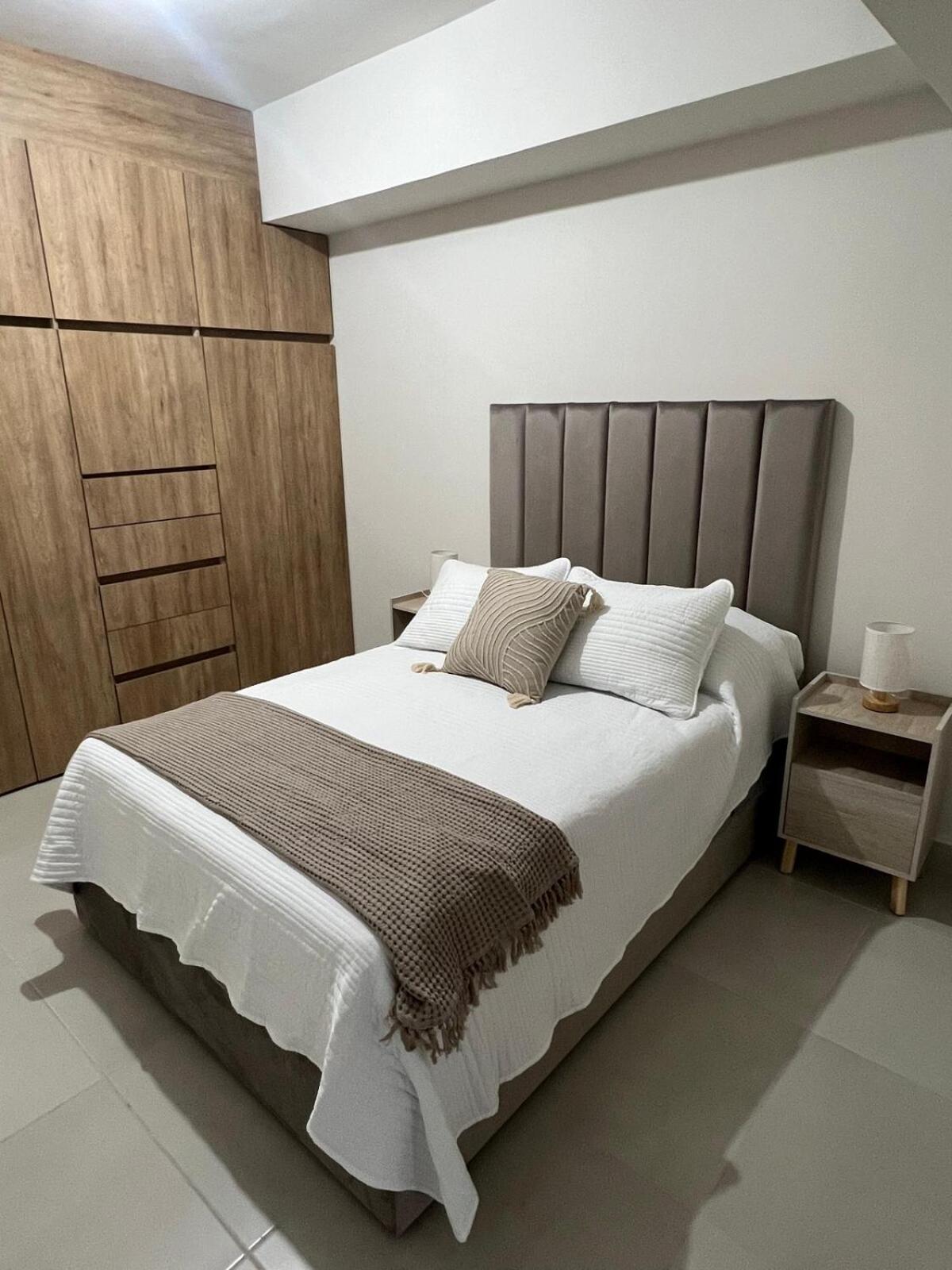Depa con Cocina, Sala, Comedor y Alberca