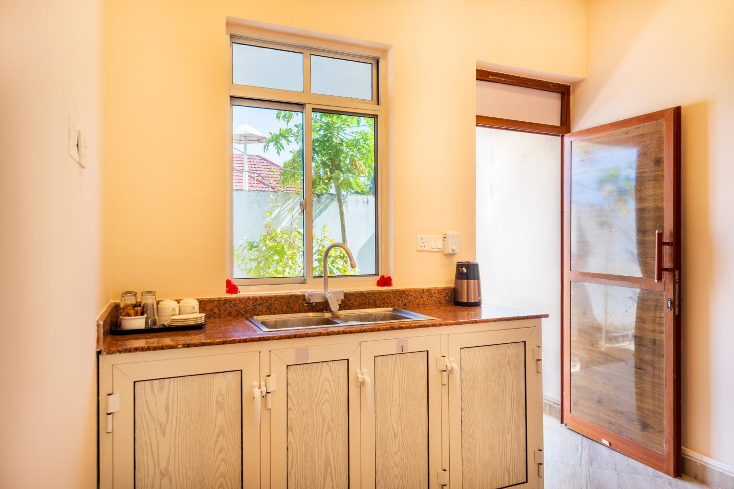 Coconut Breeze Apartments