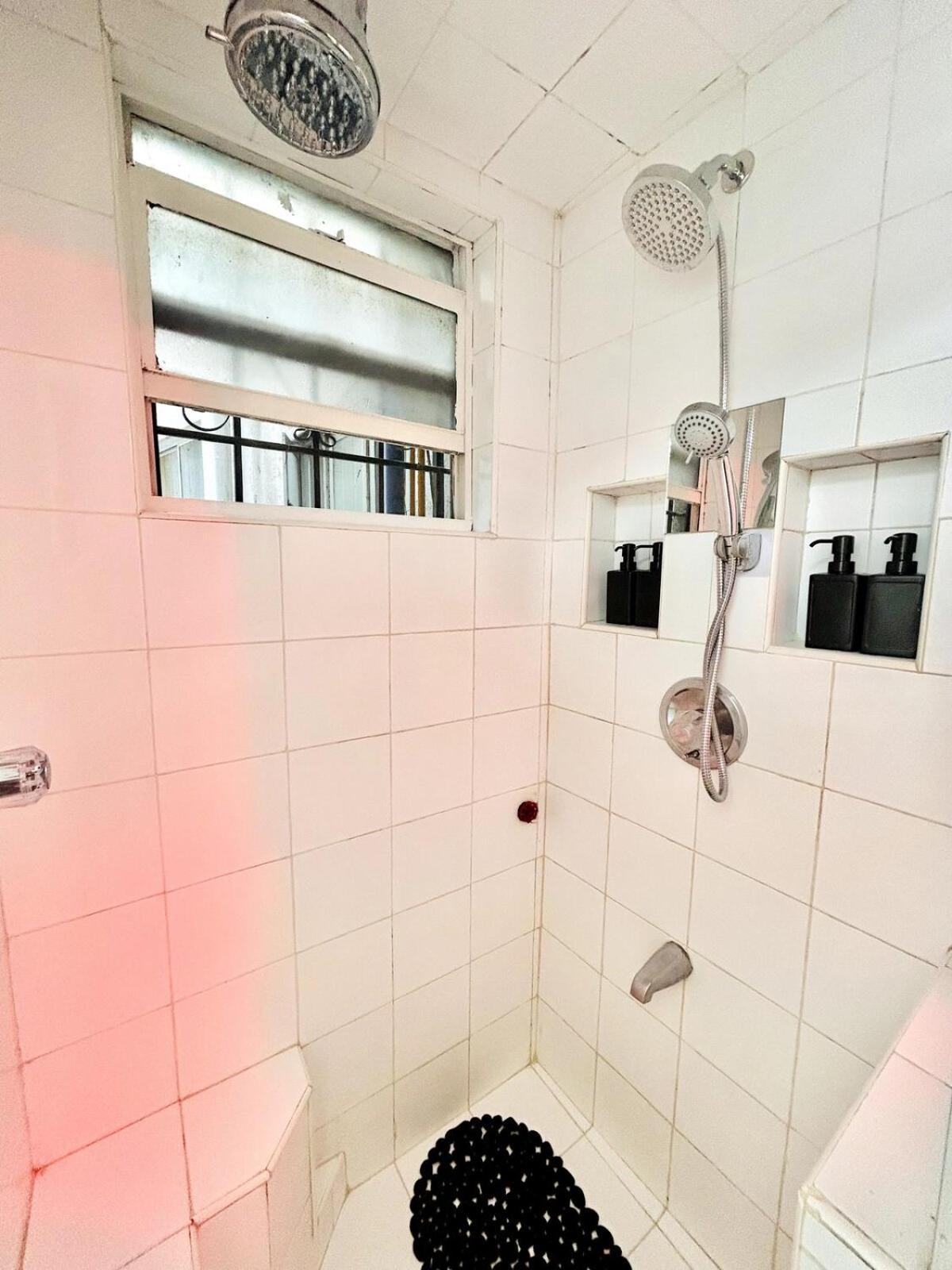 WTC apartment 10 minutes walking distance