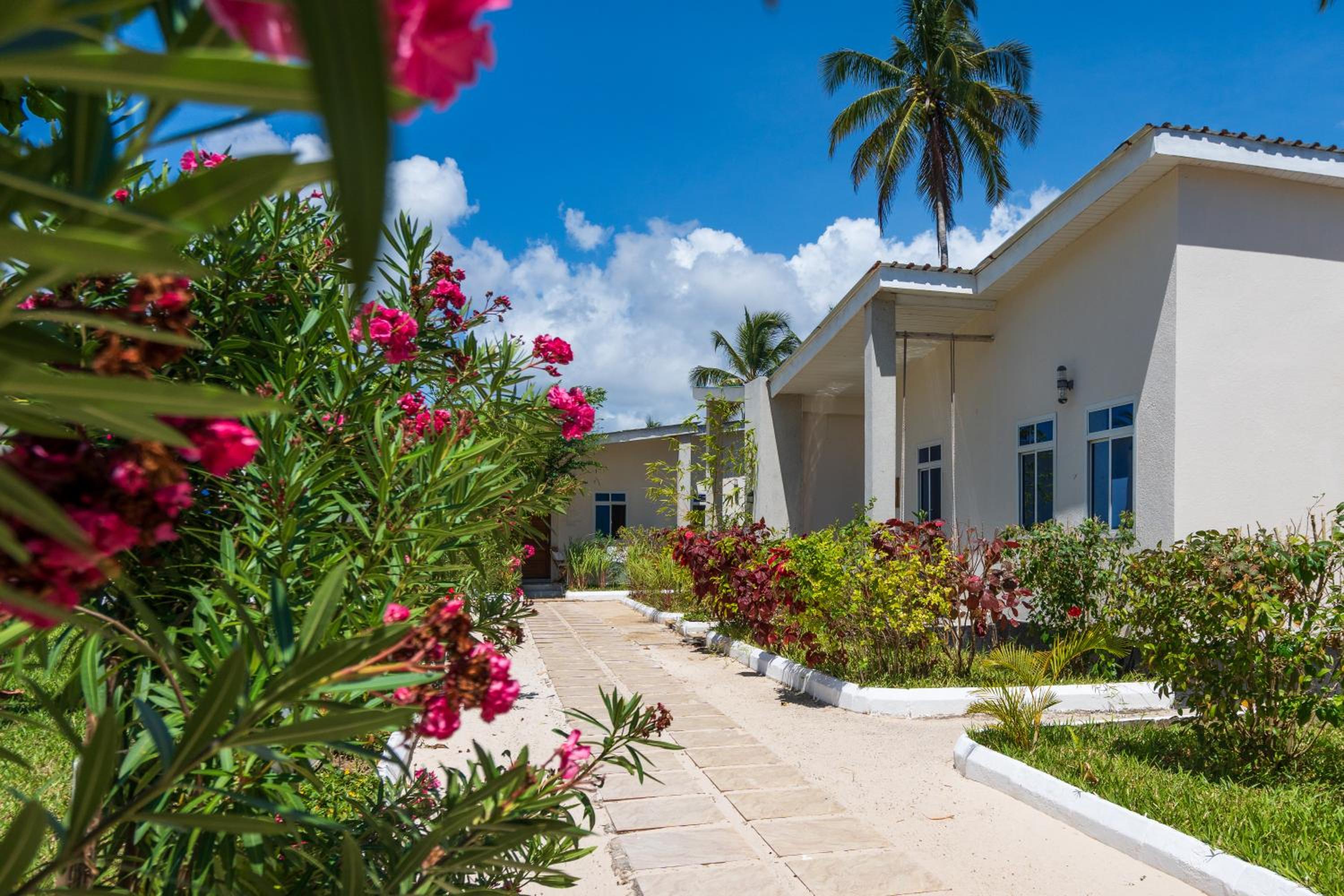 Coconut Breeze Apartments
