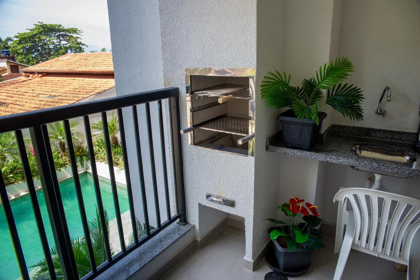 Apto com Piscina, Churrasqueira a 85 m da Praia