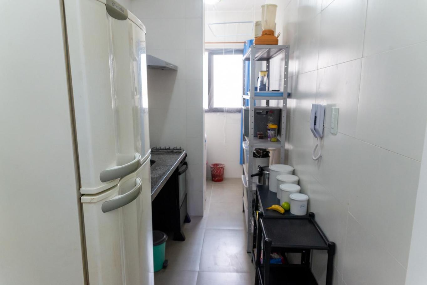 Apto com Piscina, Churrasqueira a 85 m da Praia