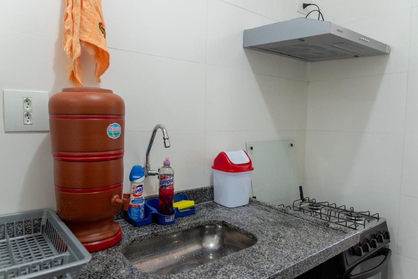 Apto com Piscina, Churrasqueira a 85 m da Praia