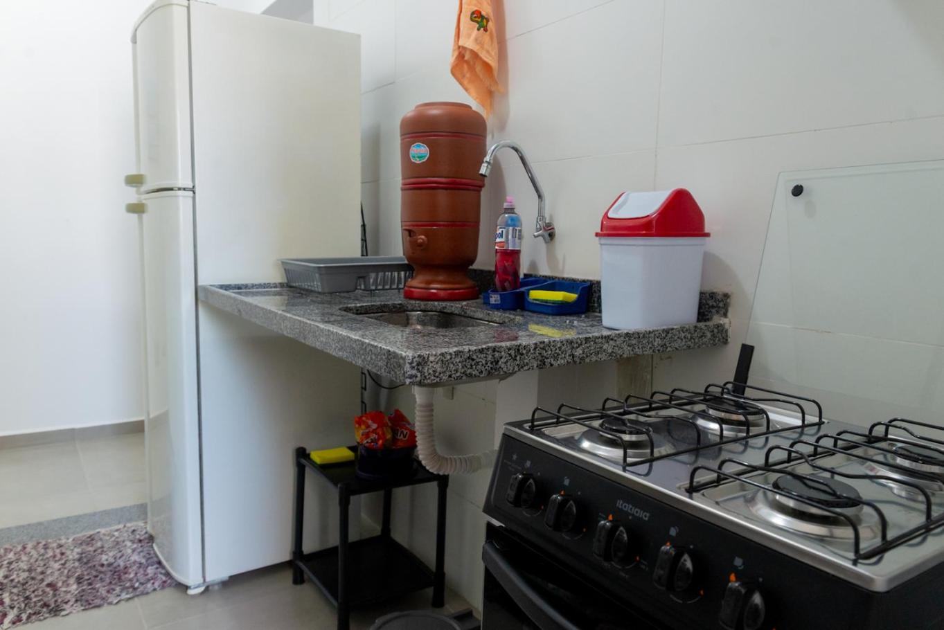 Apto com Piscina, Churrasqueira a 85 m da Praia