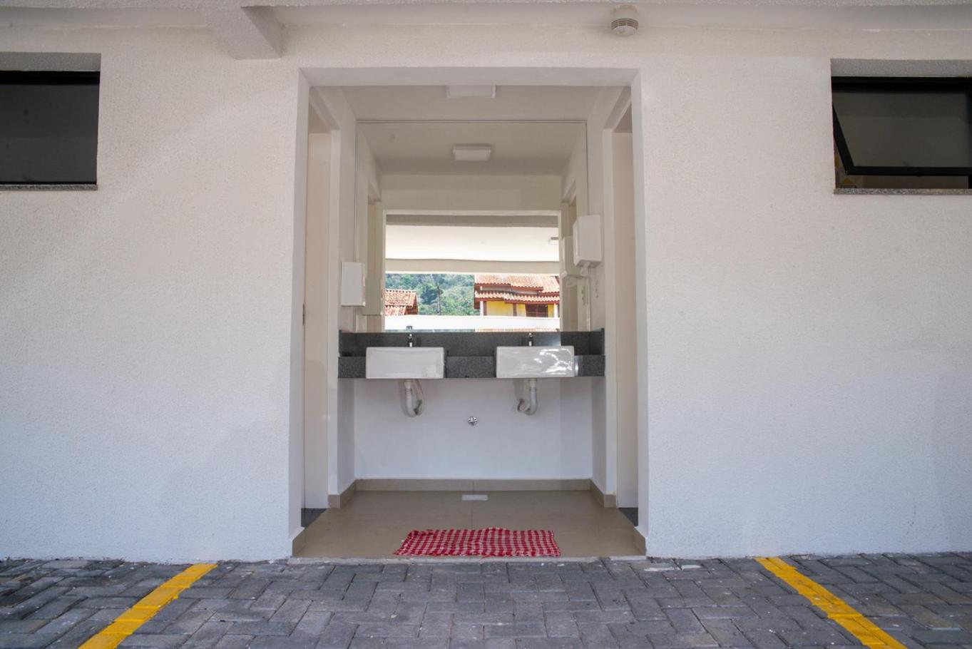 Apto com Piscina, Churrasqueira a 85 m da Praia