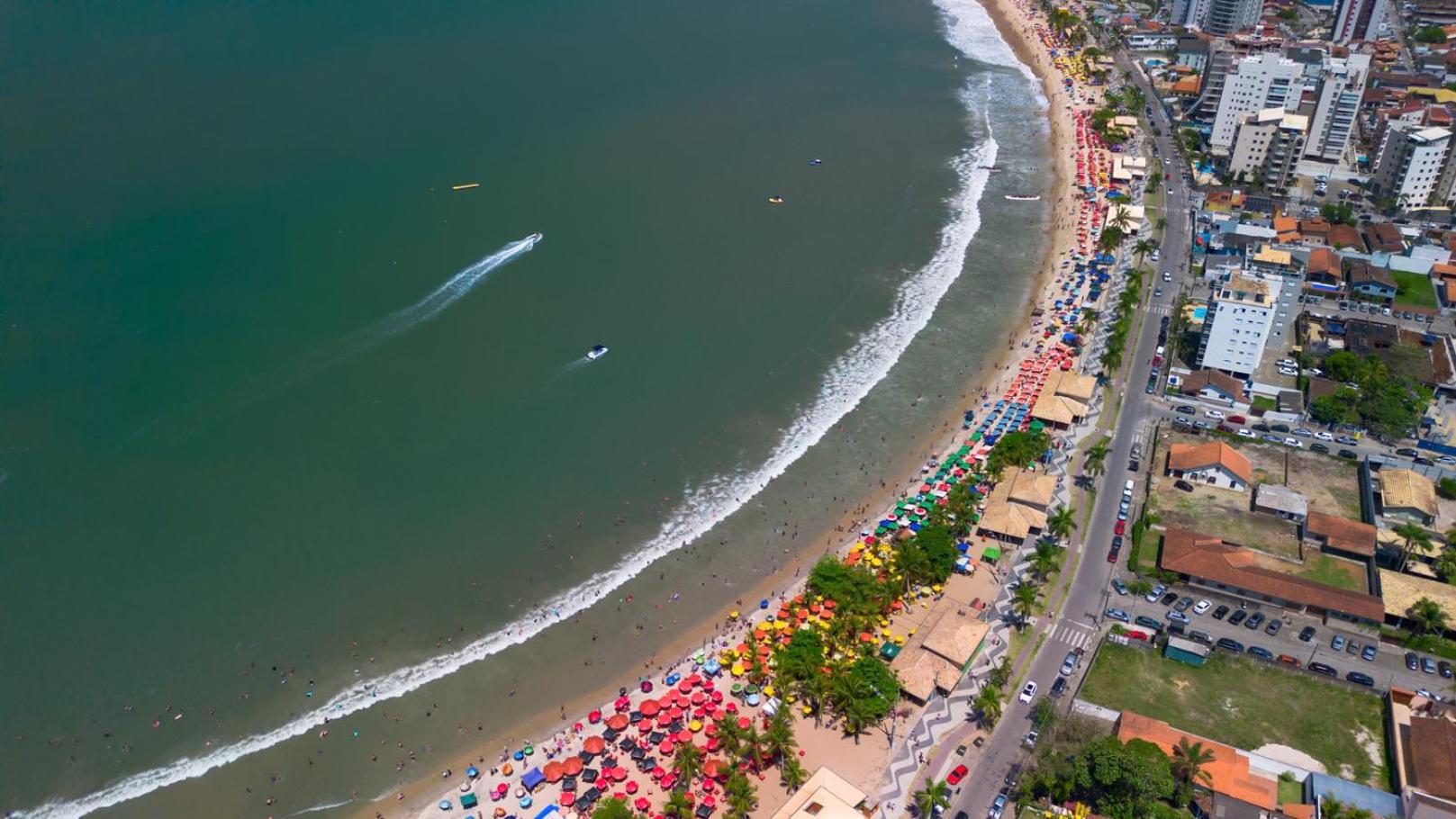 Apto com Piscina, Churrasqueira a 85 m da Praia