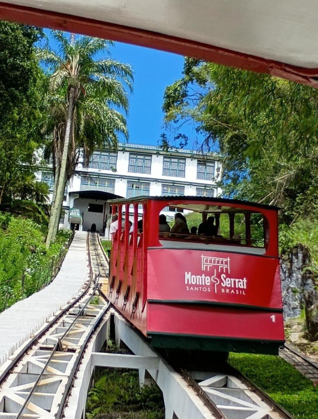 Apartamento Frente ao Mar no Embaré Moderno Completo