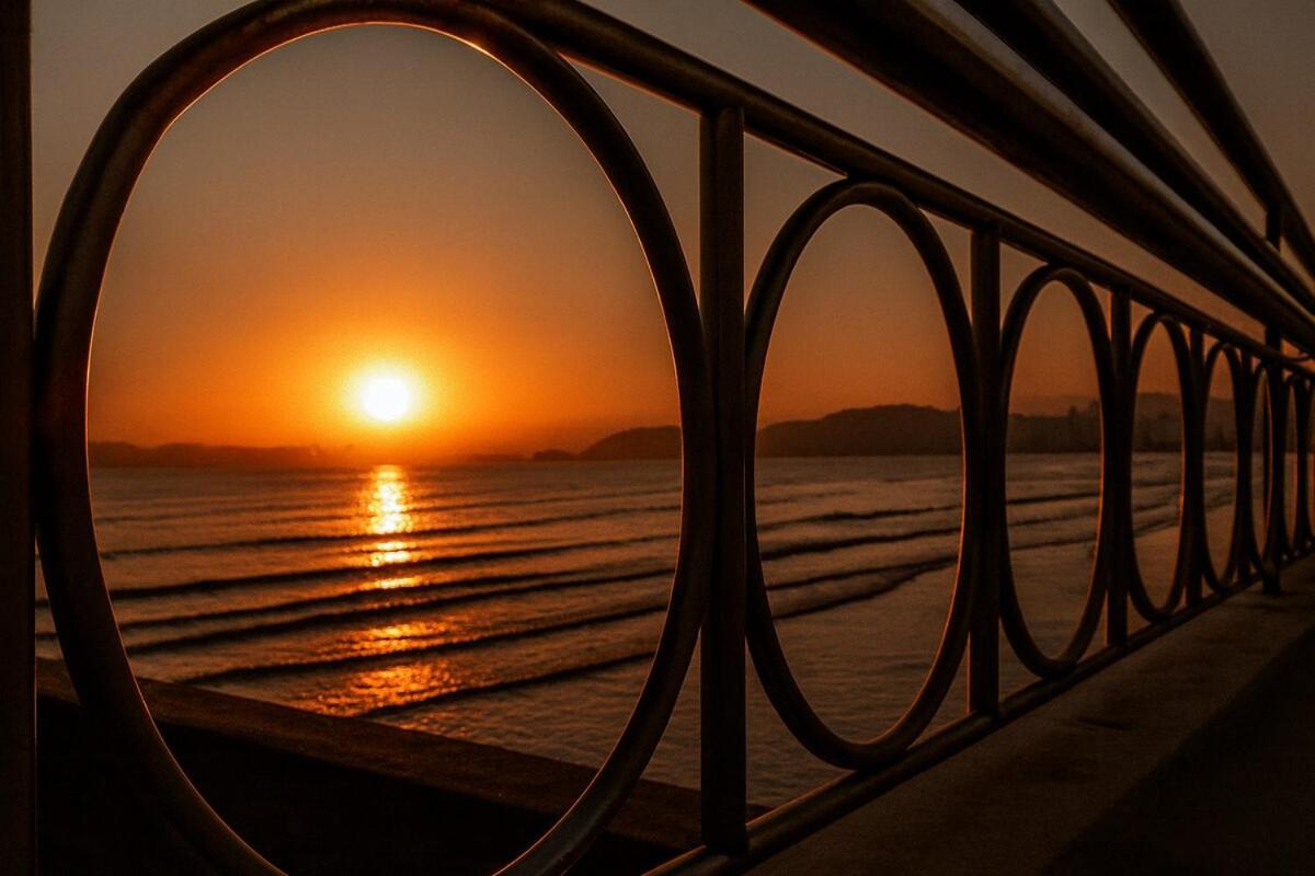 Apartamento Frente ao Mar no Embaré Moderno Completo