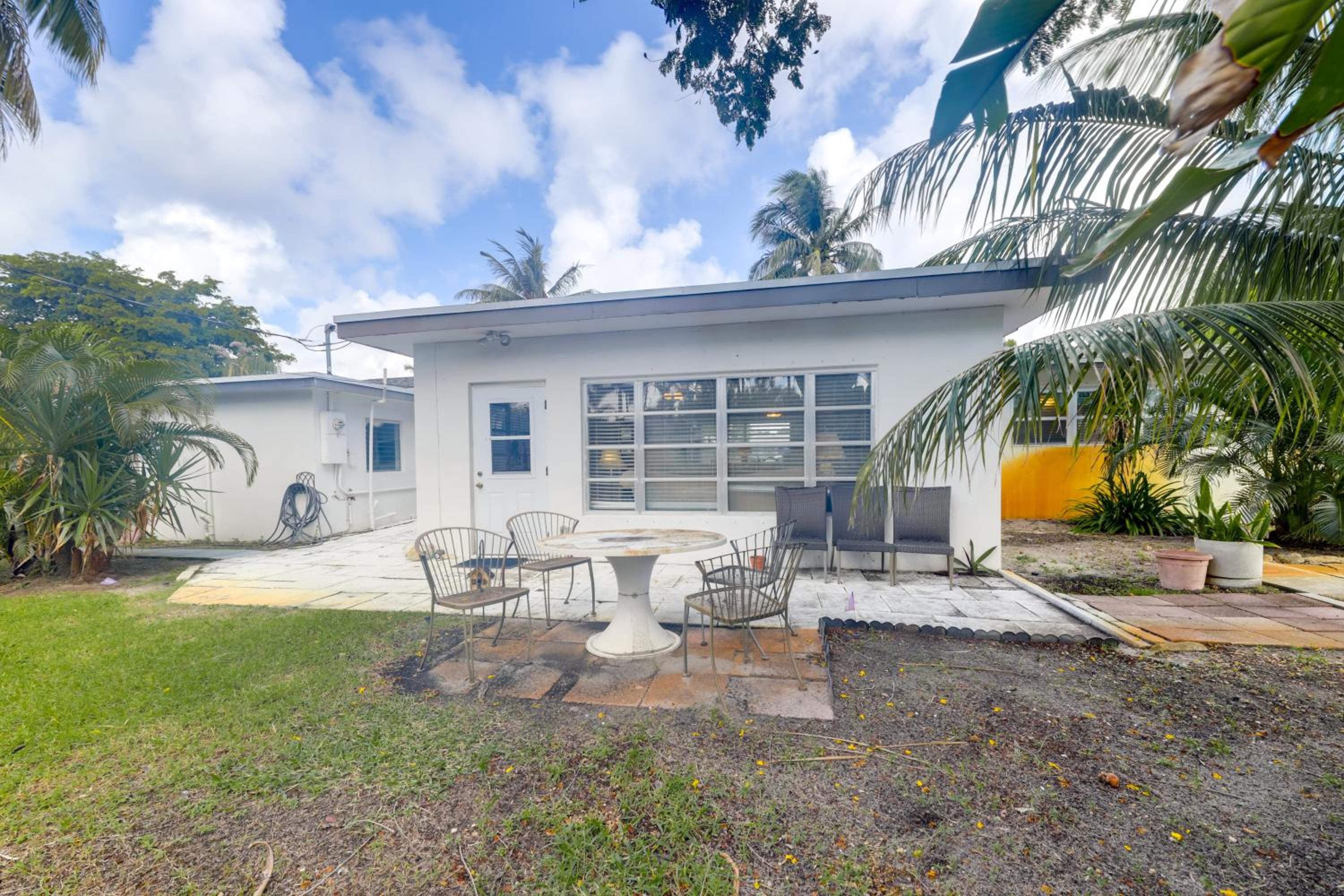 1 Mi to Sand! Deerfield Beach Home with Patio