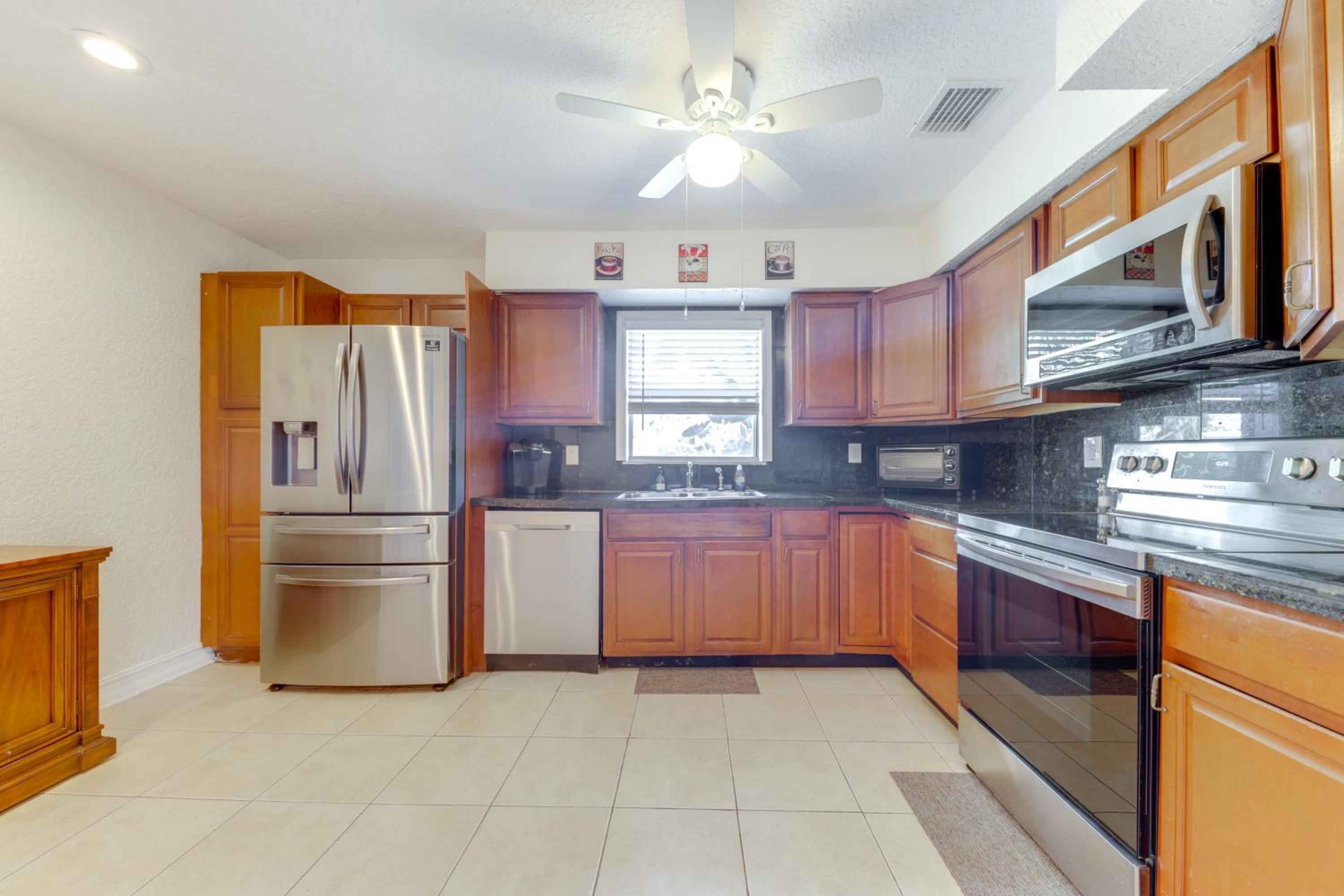 1 Mi to Sand! Deerfield Beach Home with Patio