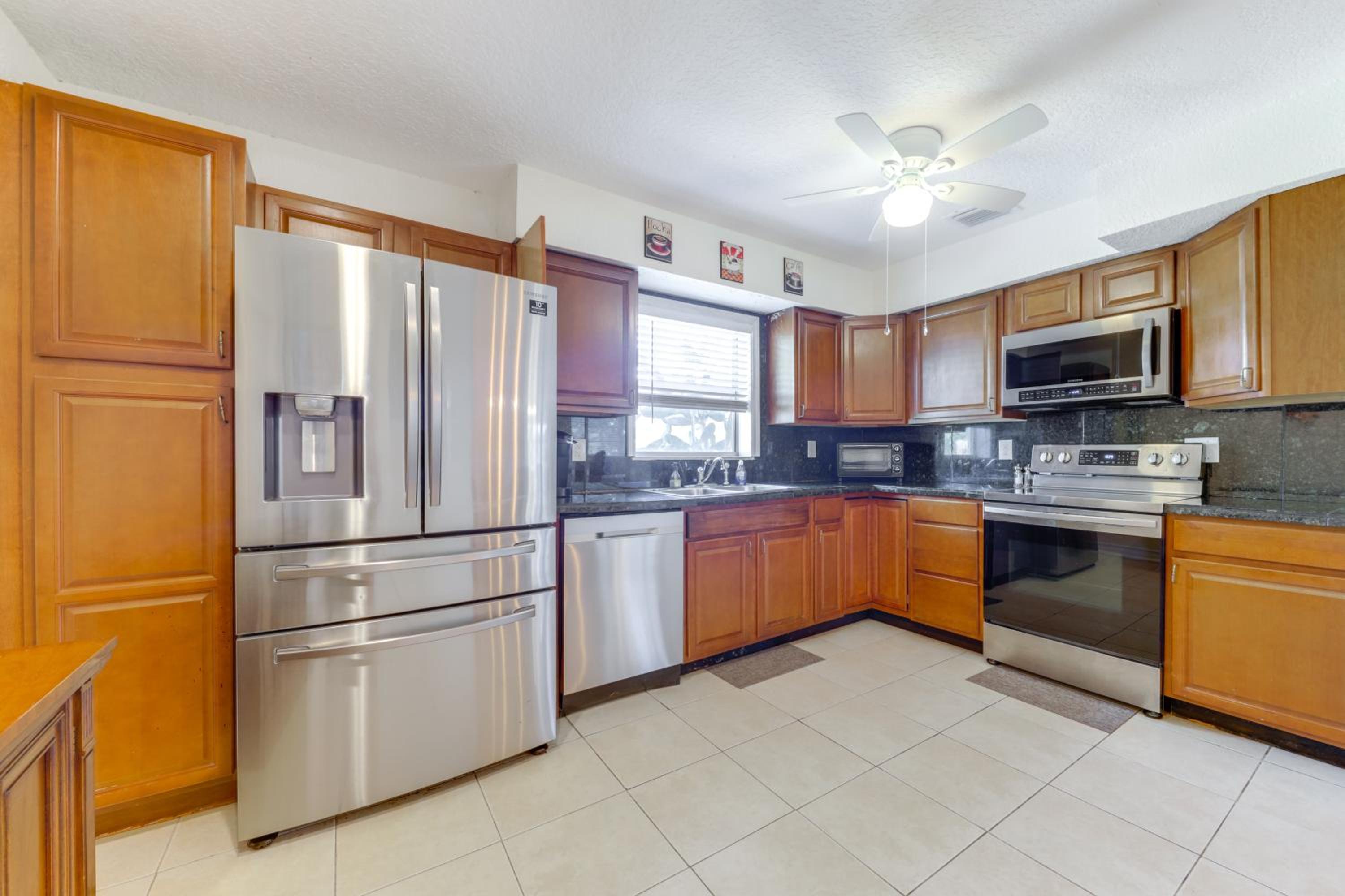 1 Mi to Sand! Deerfield Beach Home with Patio