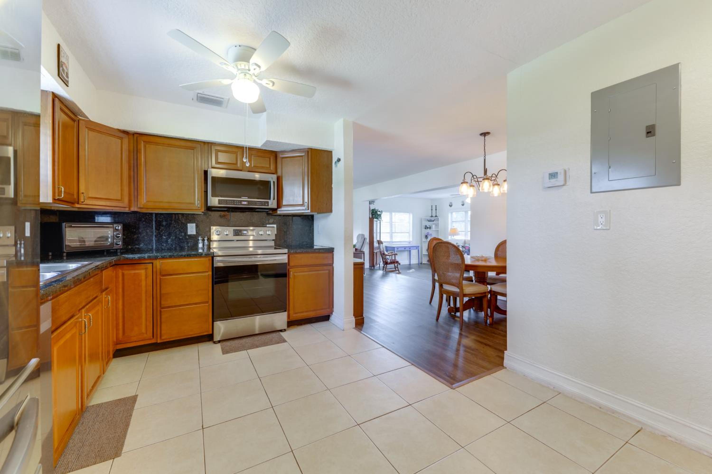 1 Mi to Sand! Deerfield Beach Home with Patio