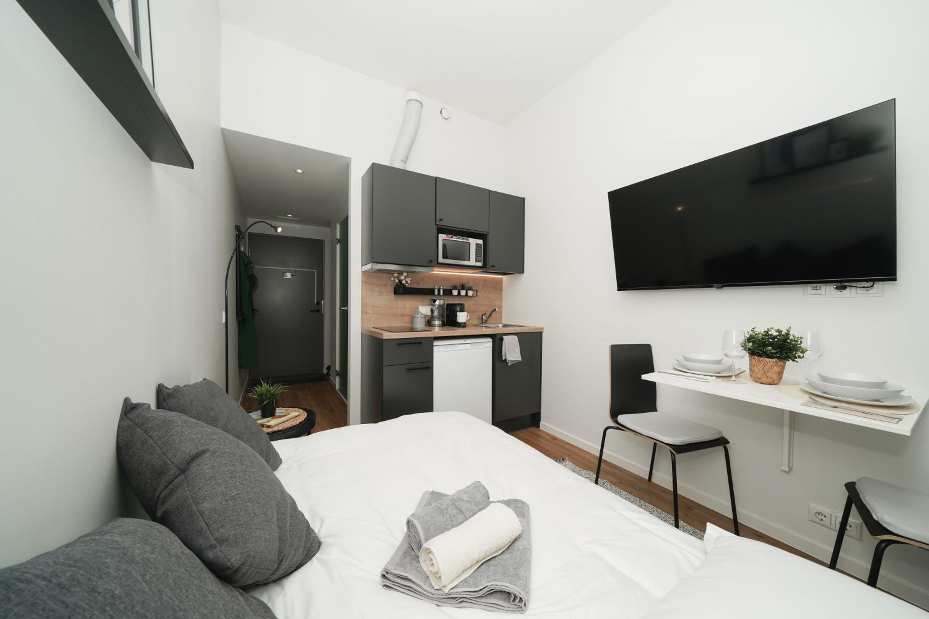 Stylish smart studio!