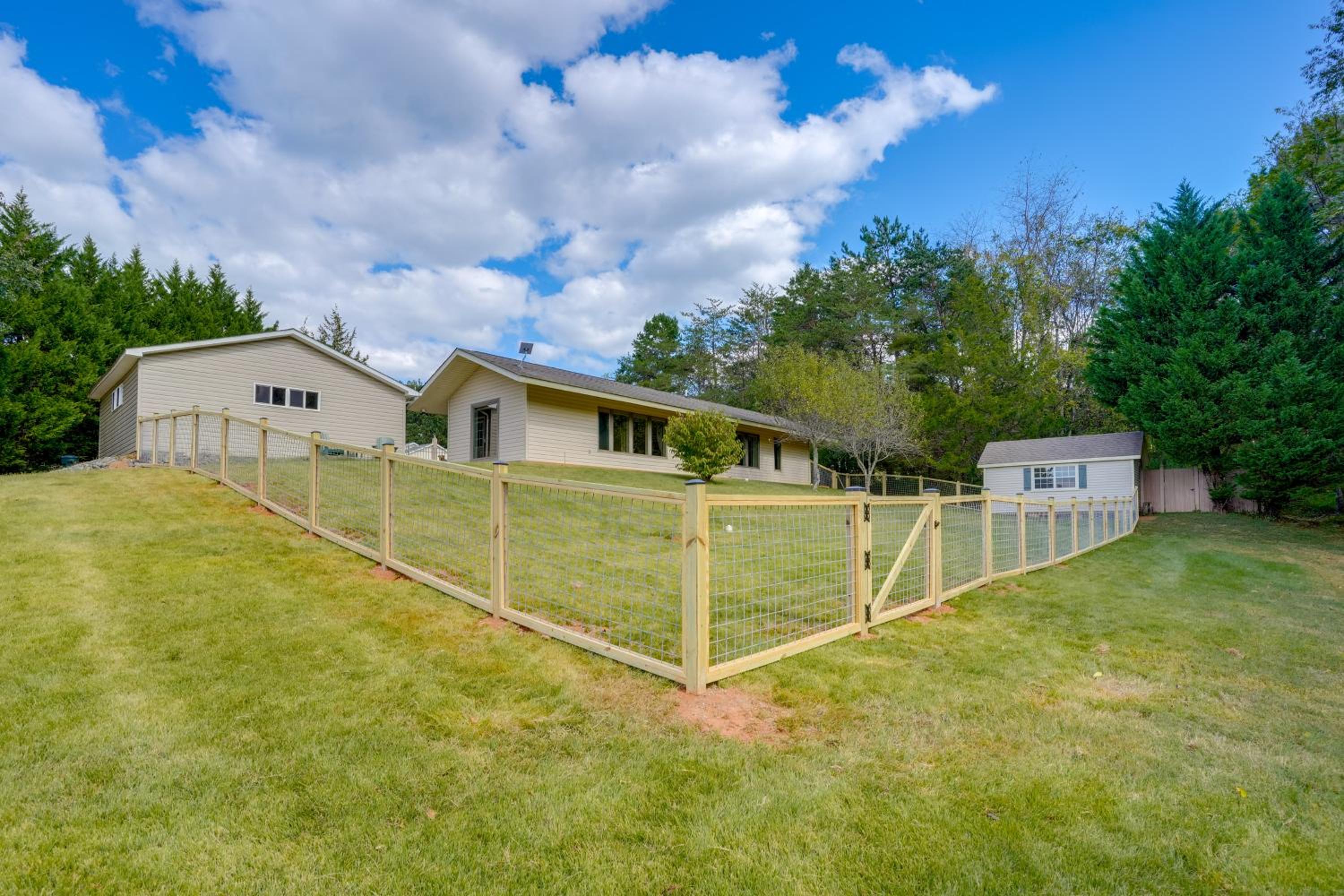 Home 14 Mi to Shenandoah Natl Park! Fenced Yard