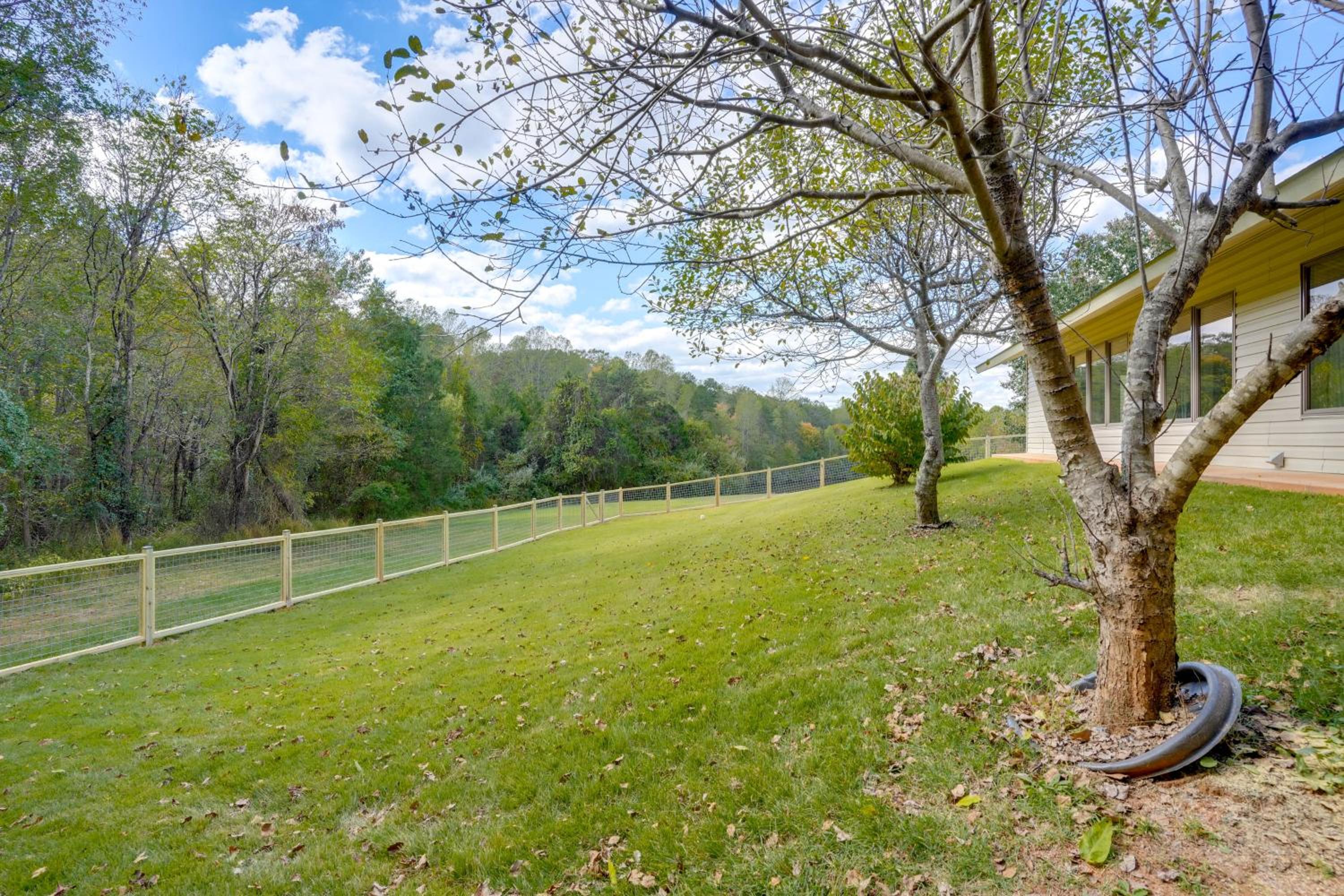 Home 14 Mi to Shenandoah Natl Park! Fenced Yard