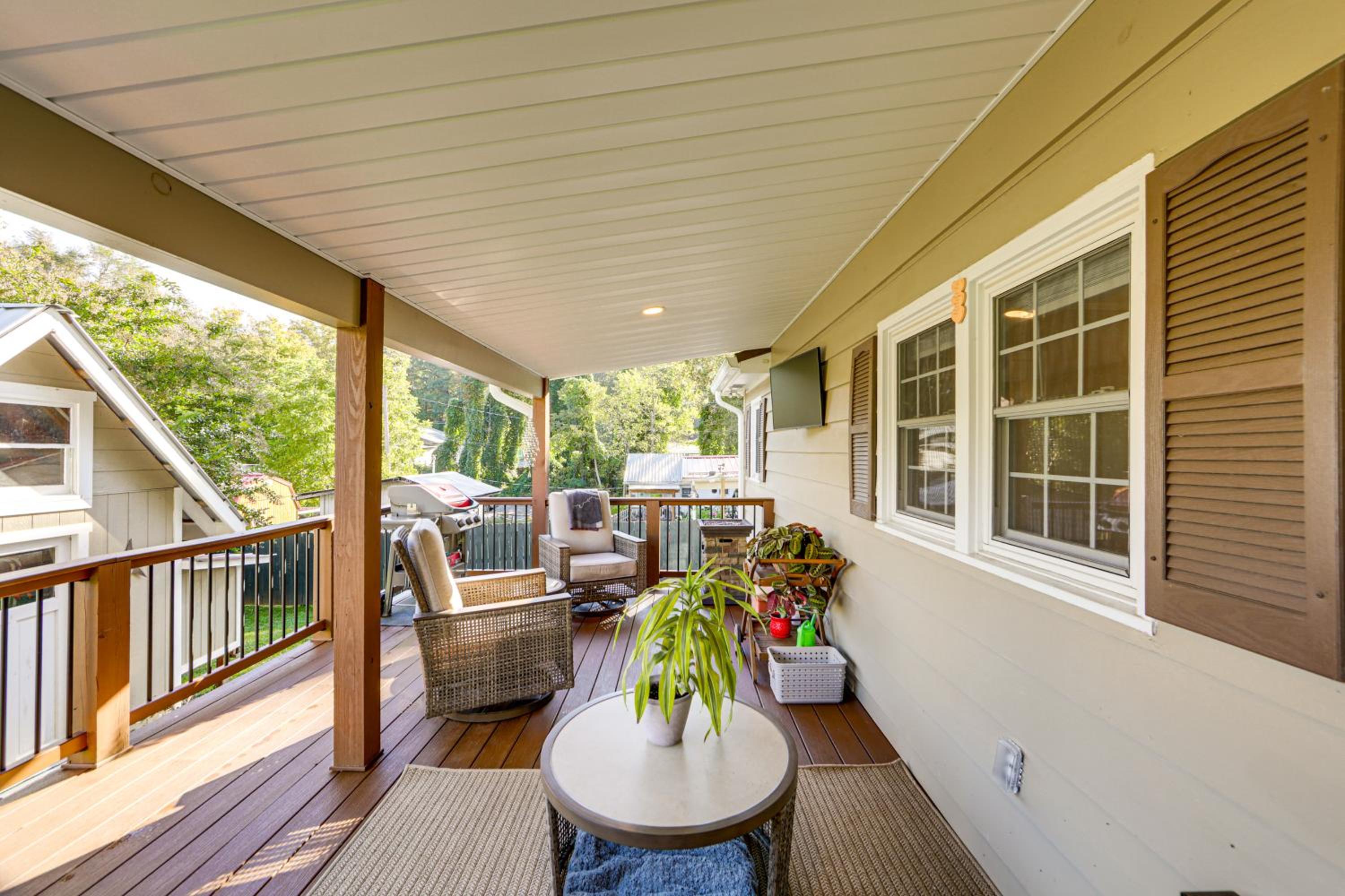 Walk to Frog Level Historic District! Home with Deck