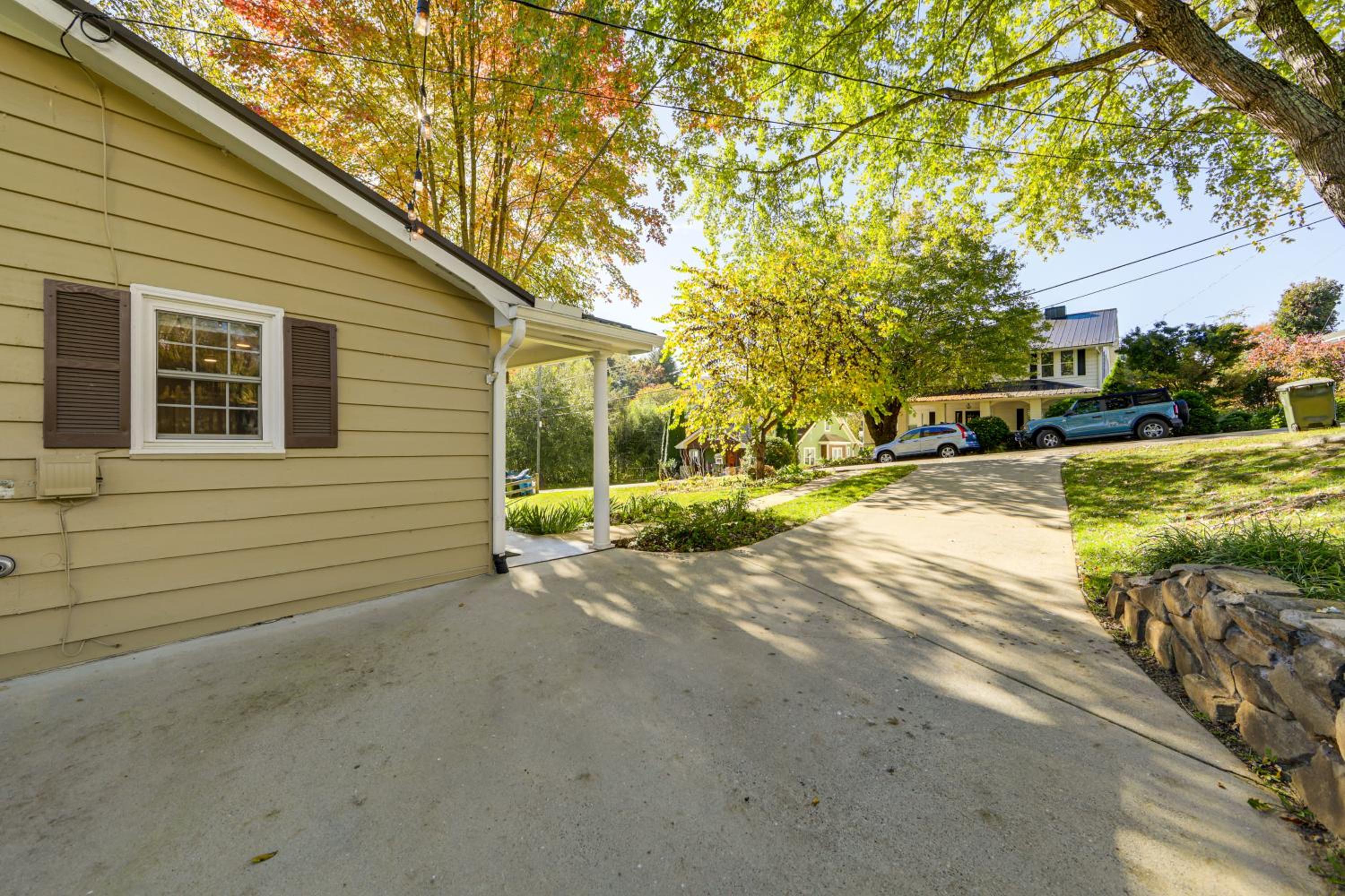 Walk to Frog Level Historic District! Home with Deck