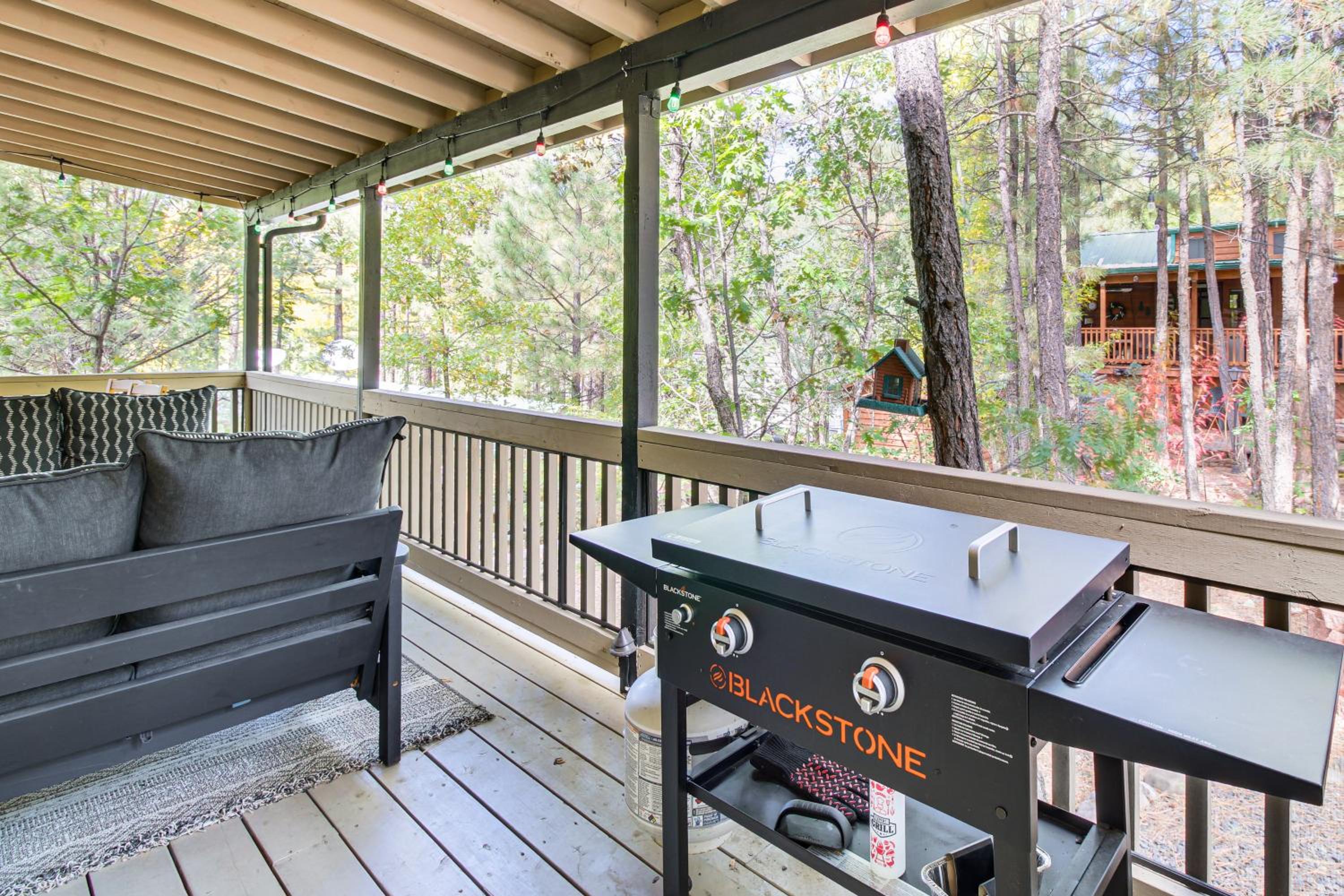 Pet-Friendly Show Low Cabin with Trail Access!