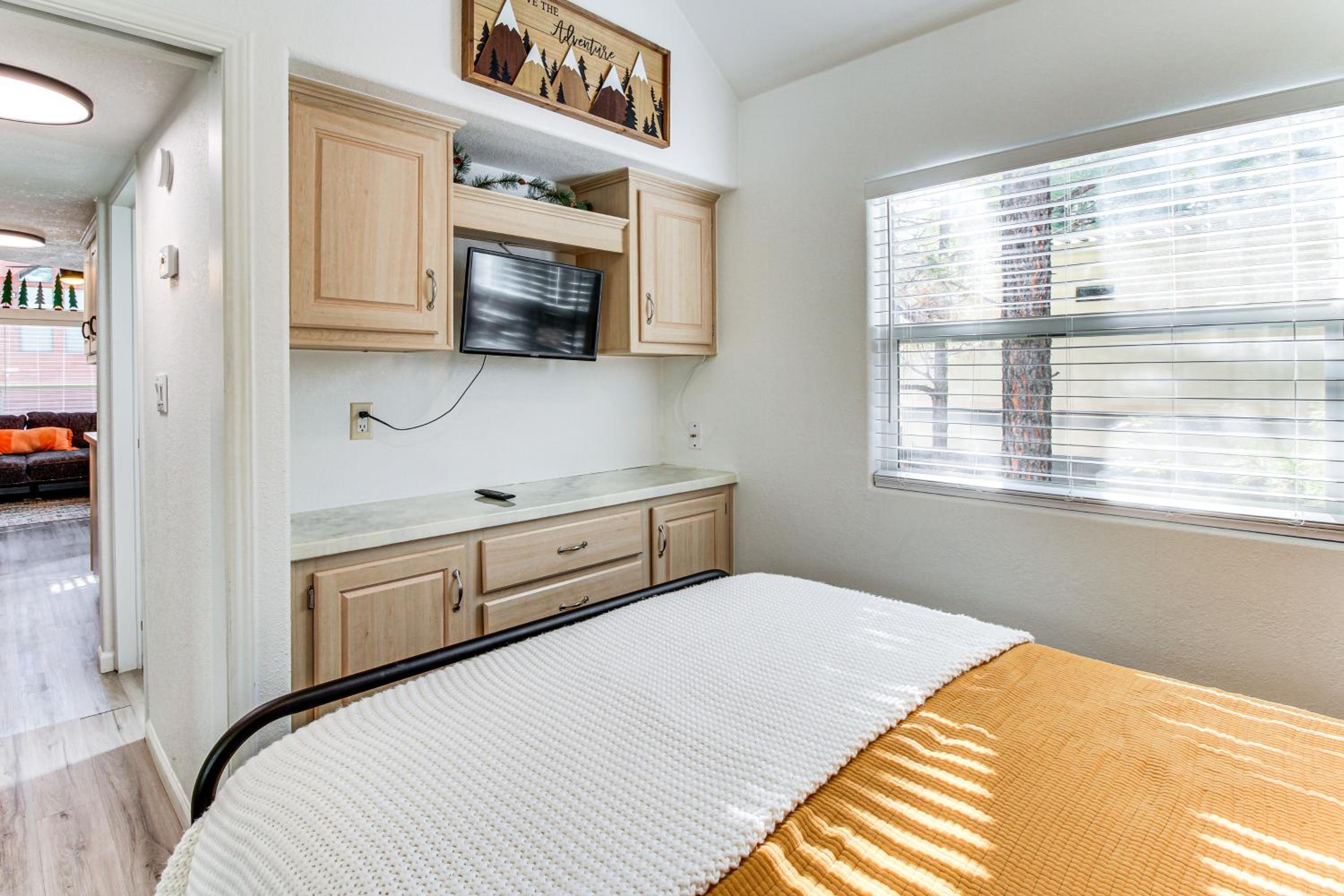 Pet-Friendly Show Low Cabin with Trail Access!
