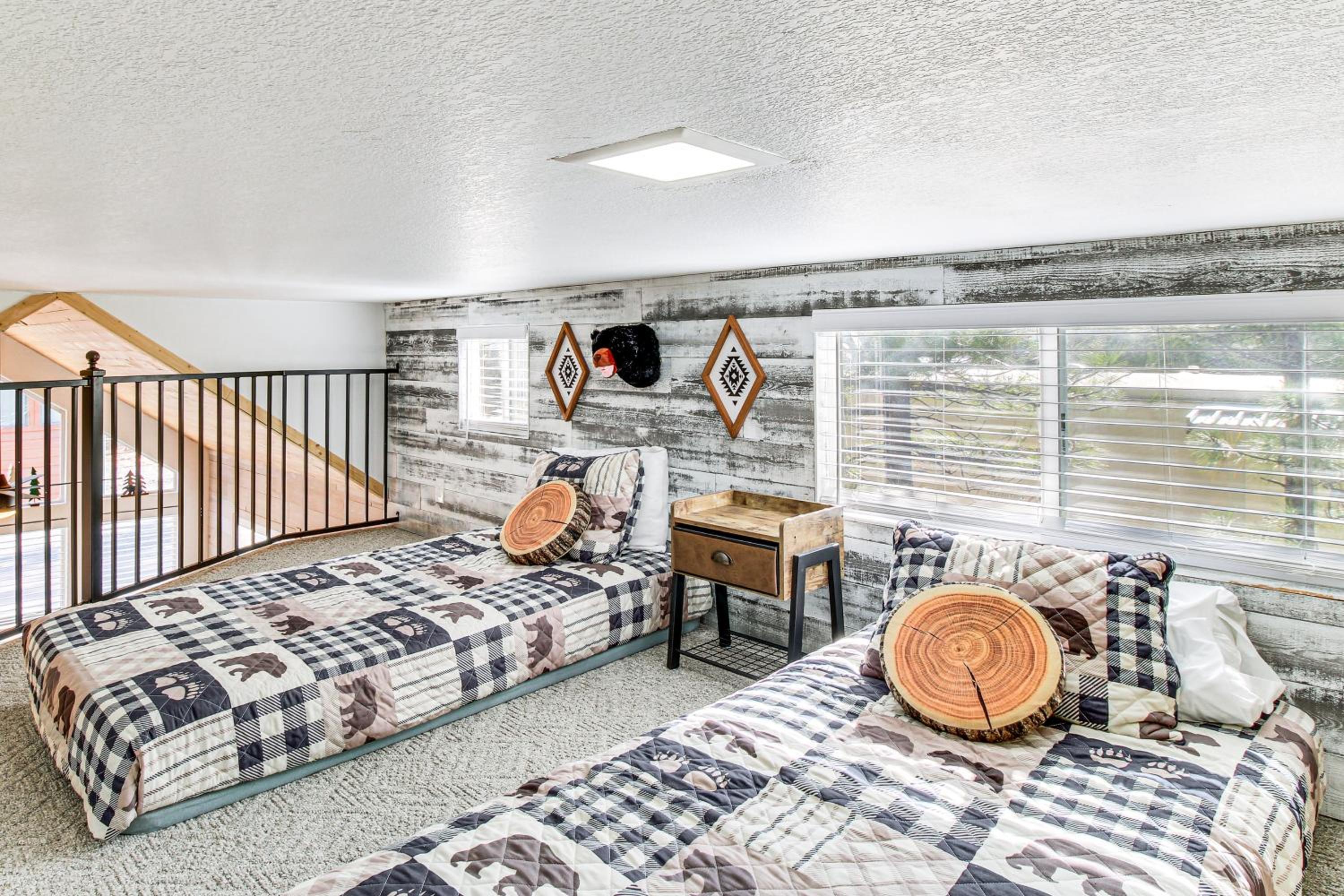 Pet-Friendly Show Low Cabin with Trail Access!