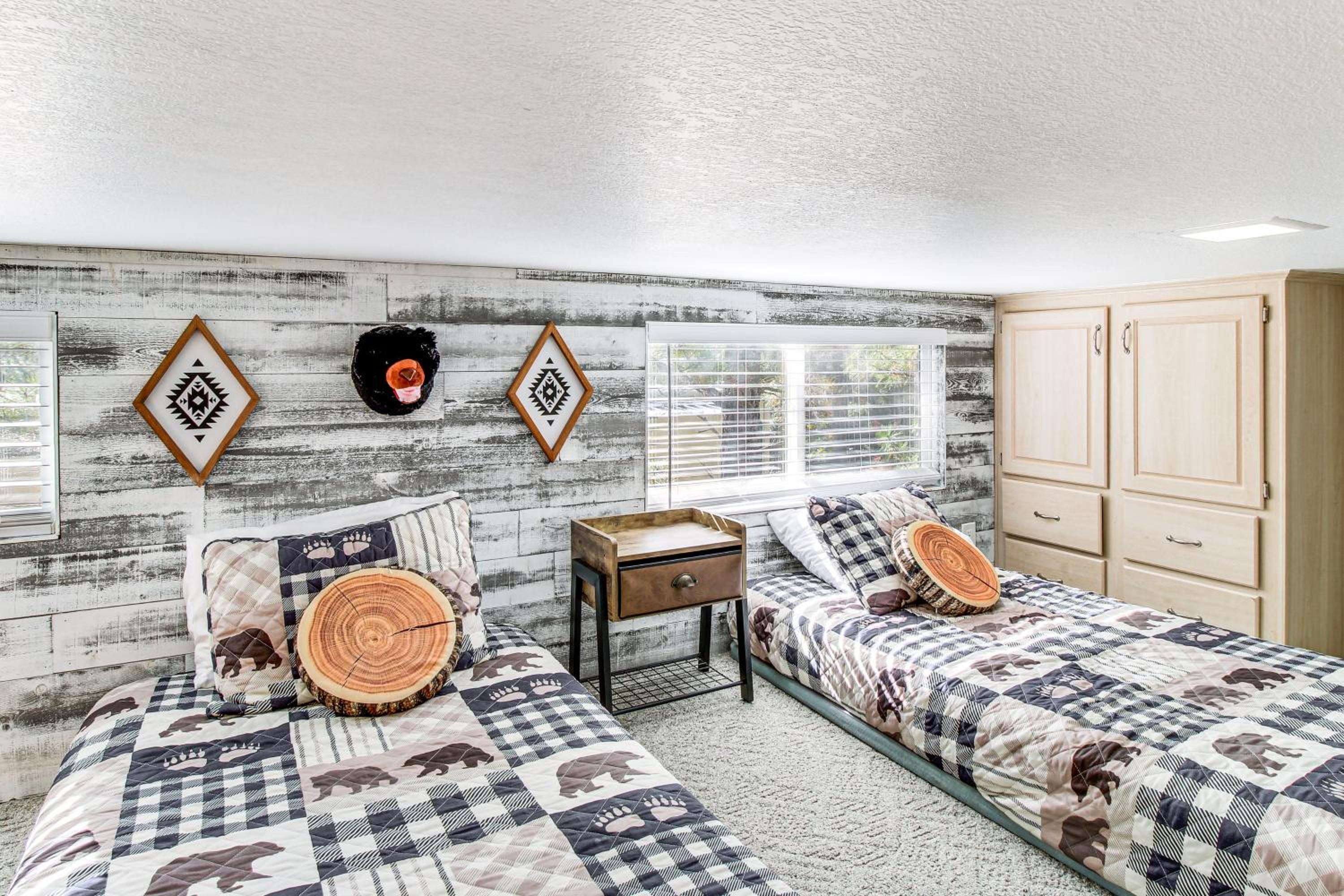 Pet-Friendly Show Low Cabin with Trail Access!