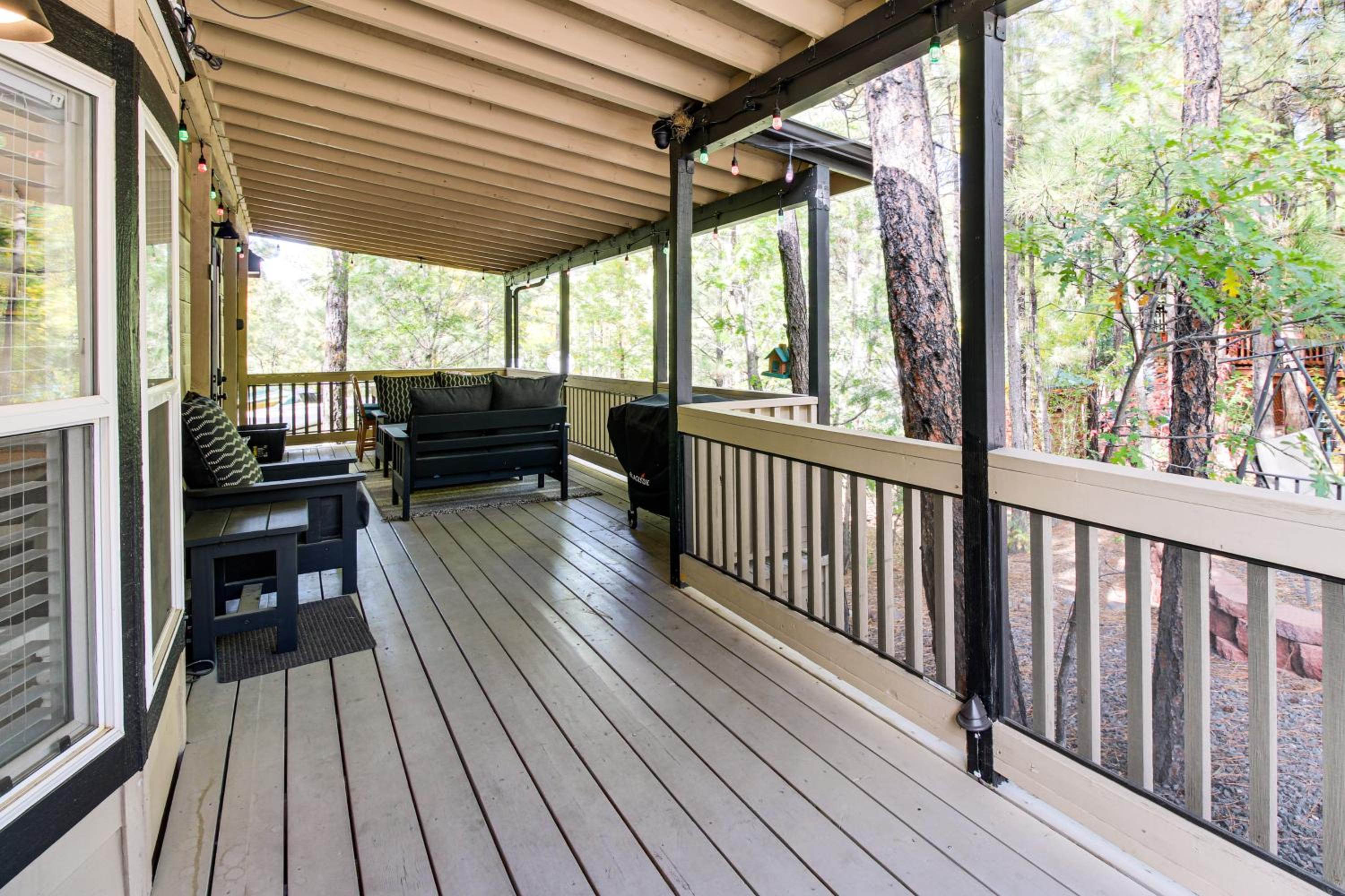 Pet-Friendly Show Low Cabin with Trail Access!