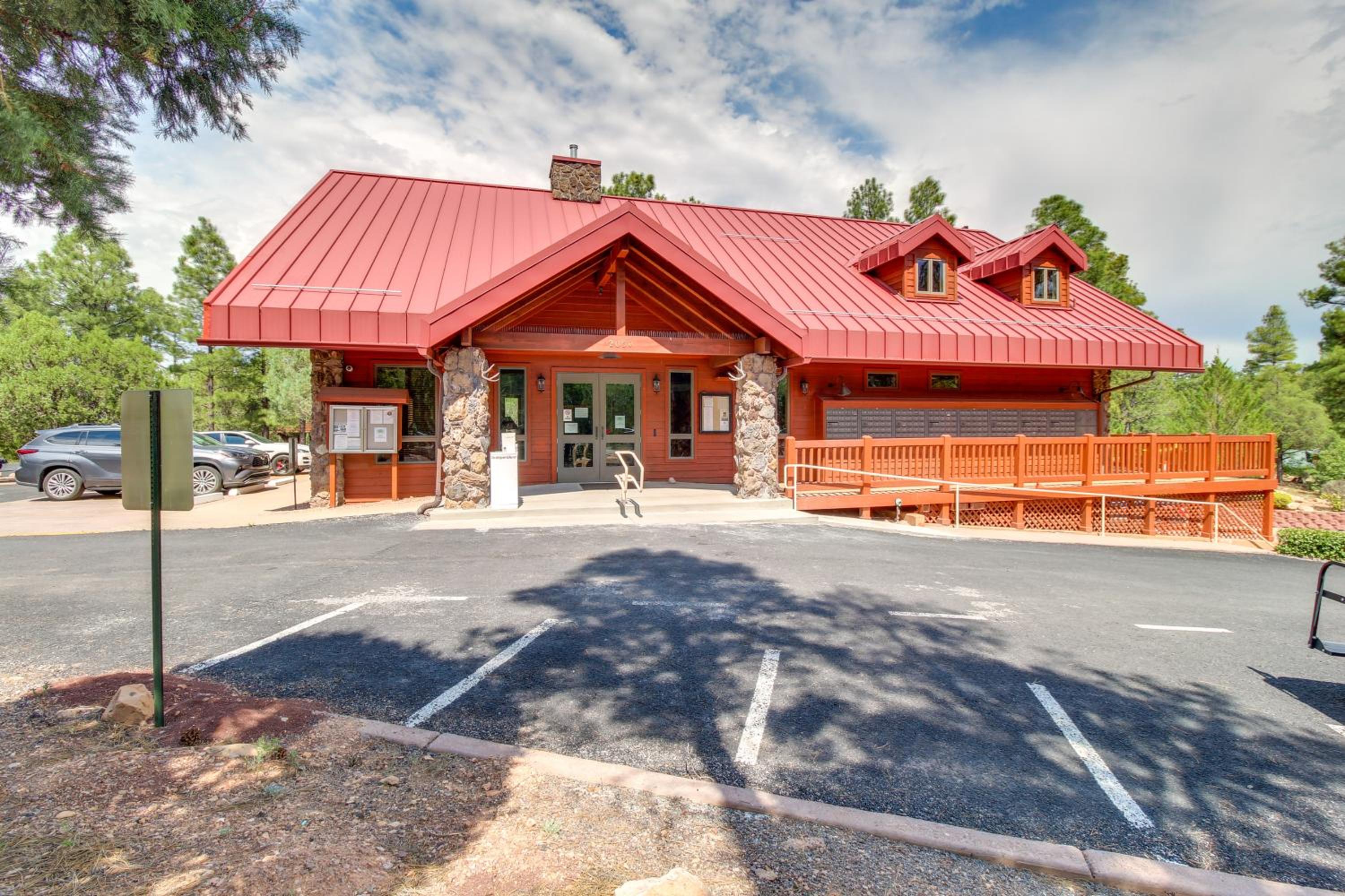 Pet-Friendly Show Low Cabin with Trail Access!