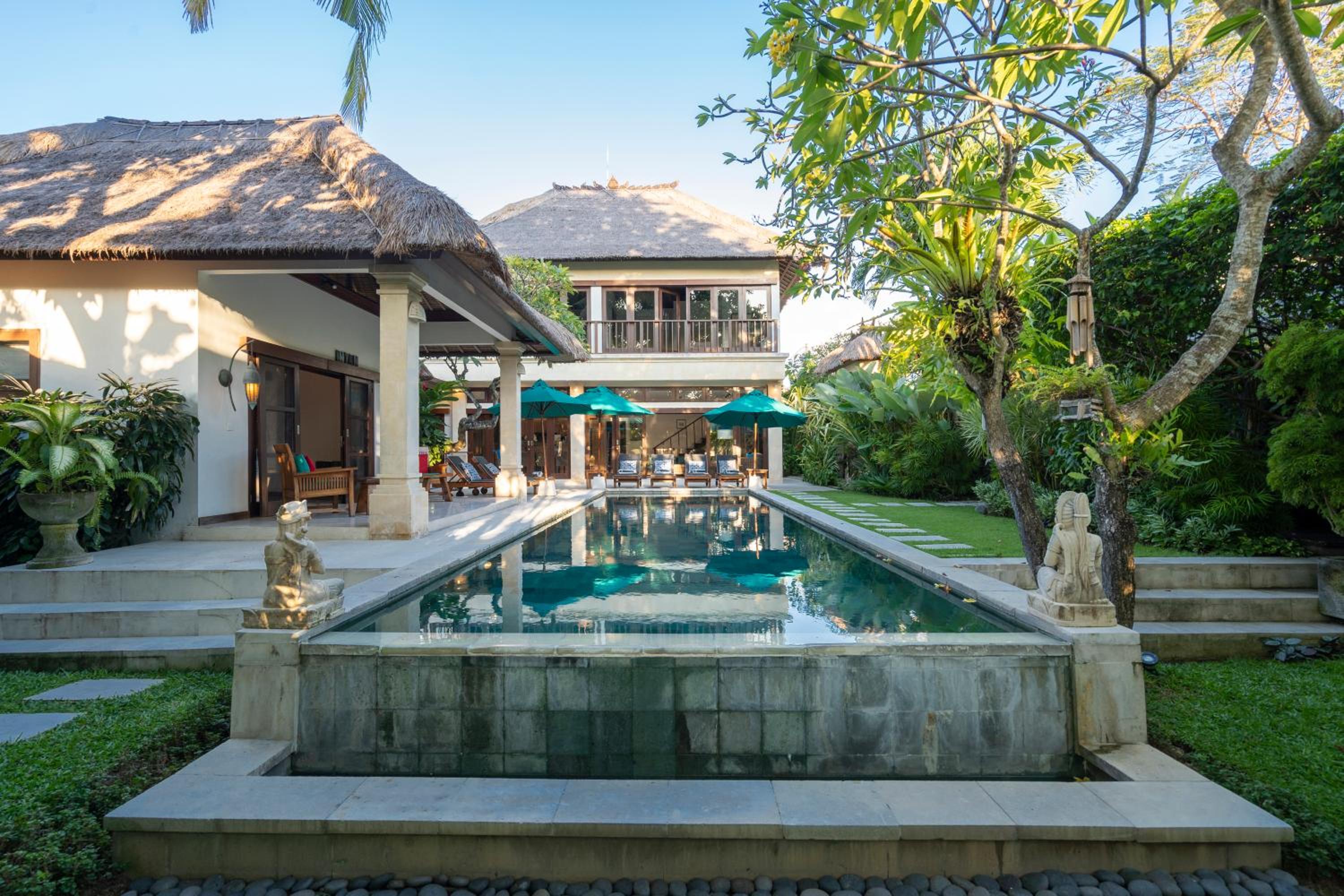 4-Bedroom Villa - Large swimming pool - Ideal place for friends and families