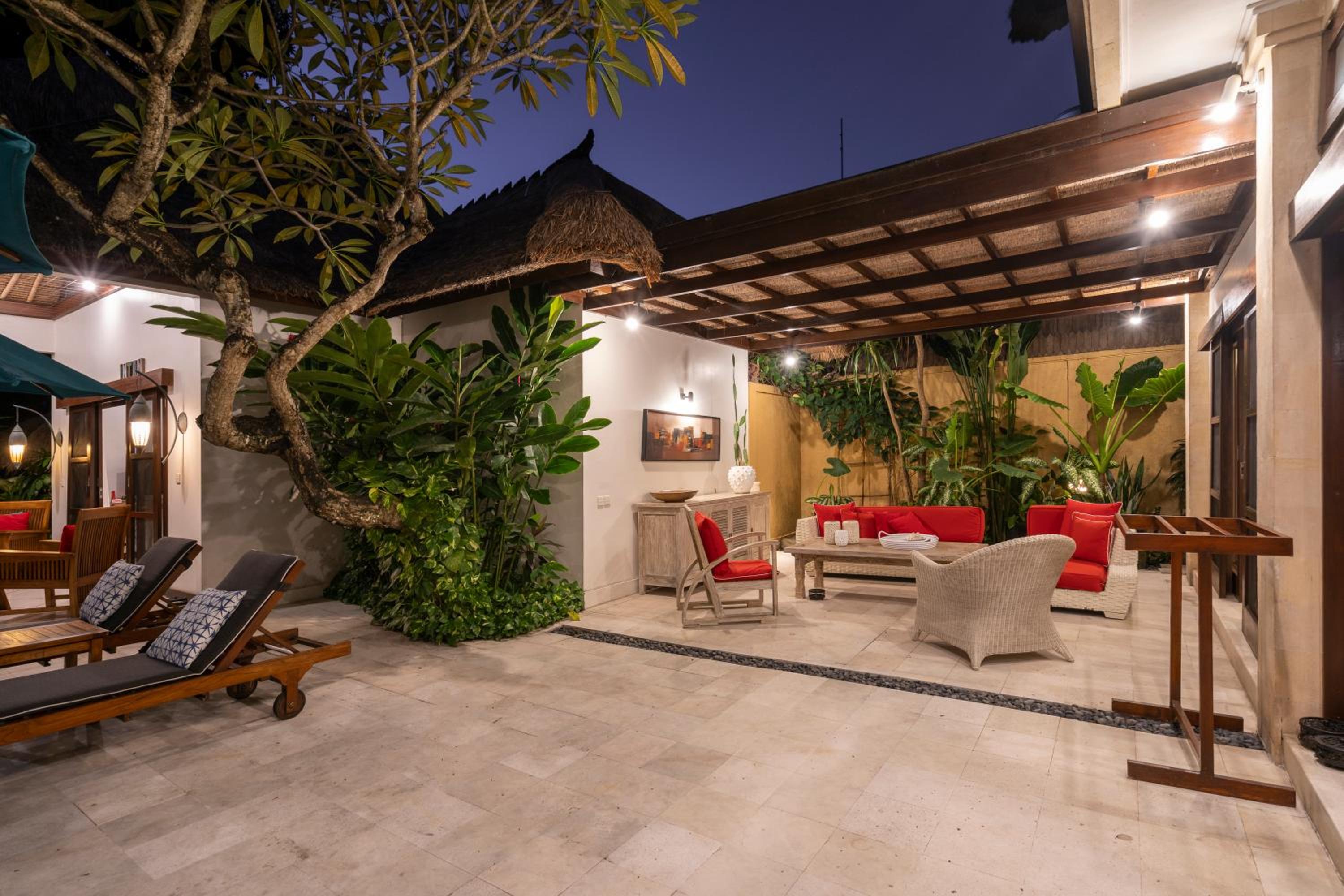 4-Bedroom Villa - Large swimming pool - Ideal place for friends and families