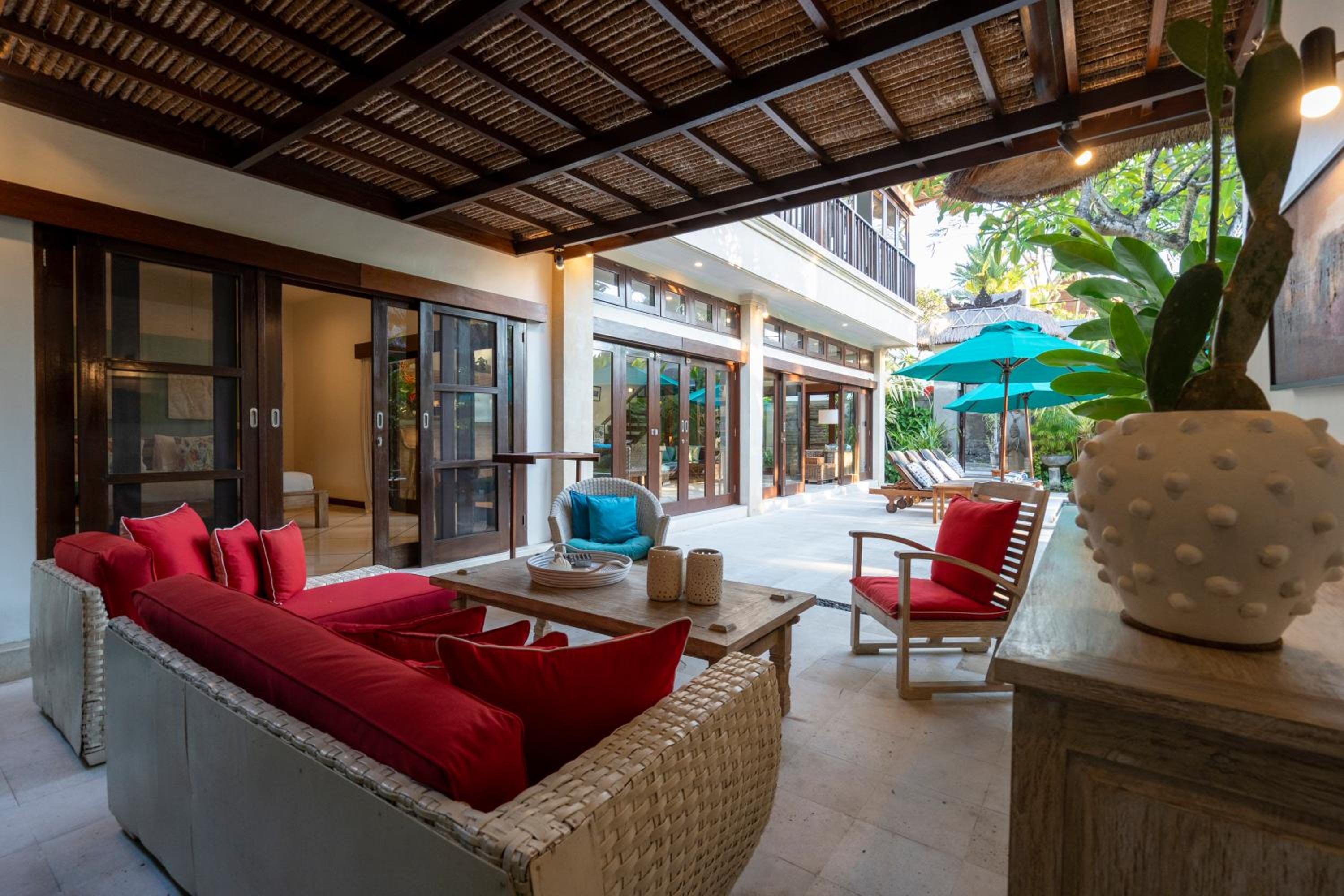 4-Bedroom Villa - Large swimming pool - Ideal place for friends and families