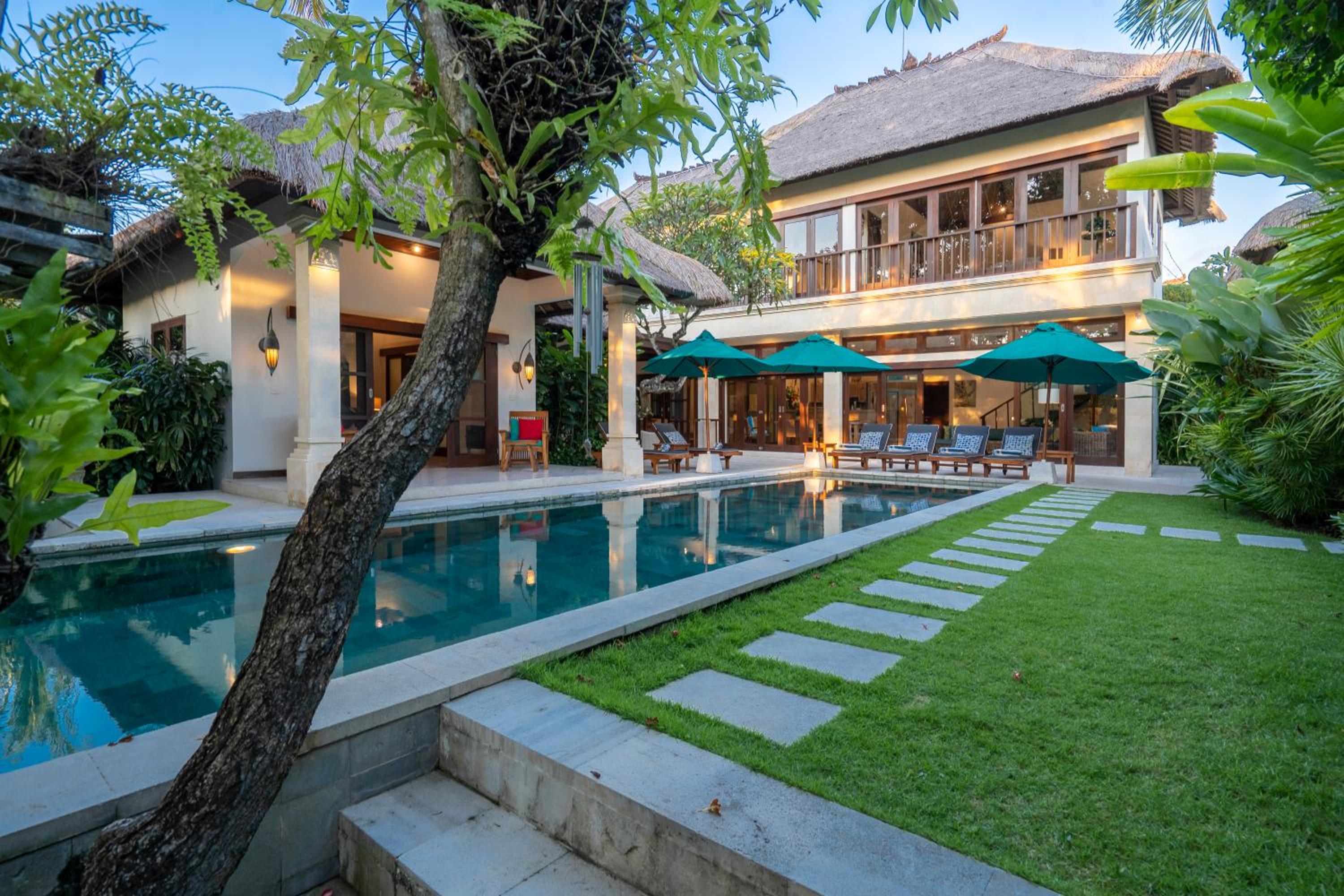 4-Bedroom Villa - Large swimming pool - Ideal place for friends and families