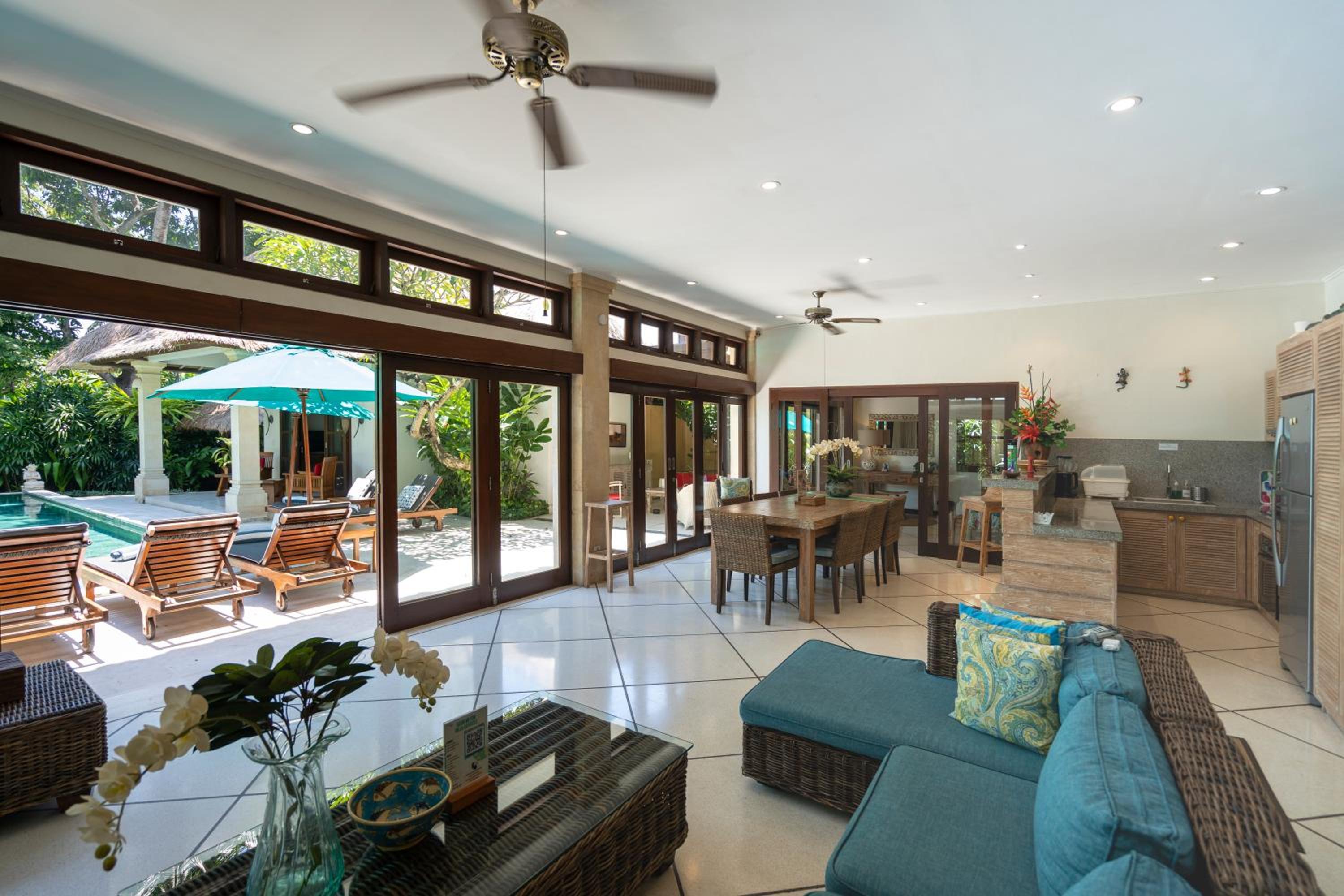 4-Bedroom Villa - Large swimming pool - Ideal place for friends and families