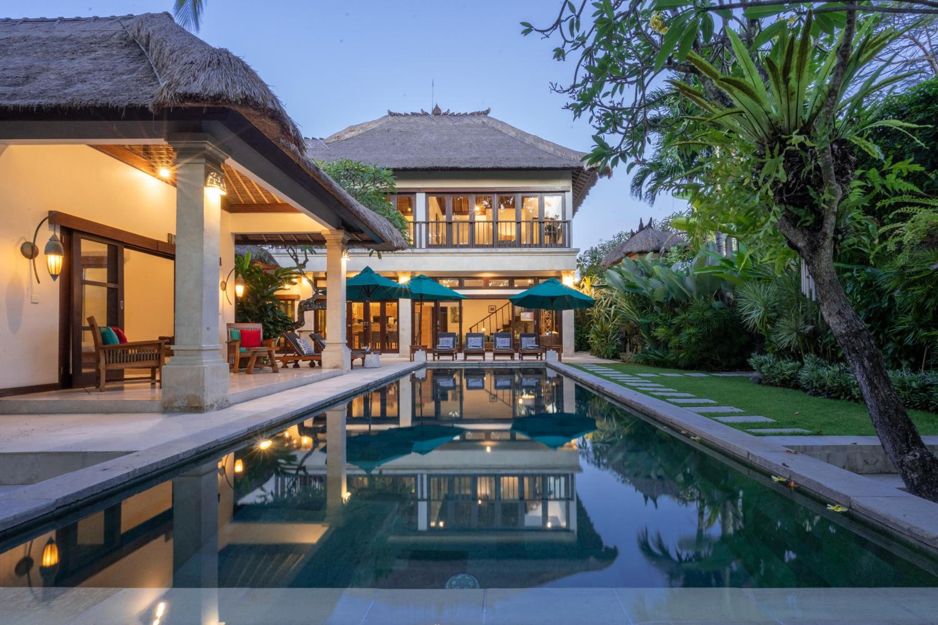 4-Bedroom Villa - Large swimming pool - Ideal place for friends and families