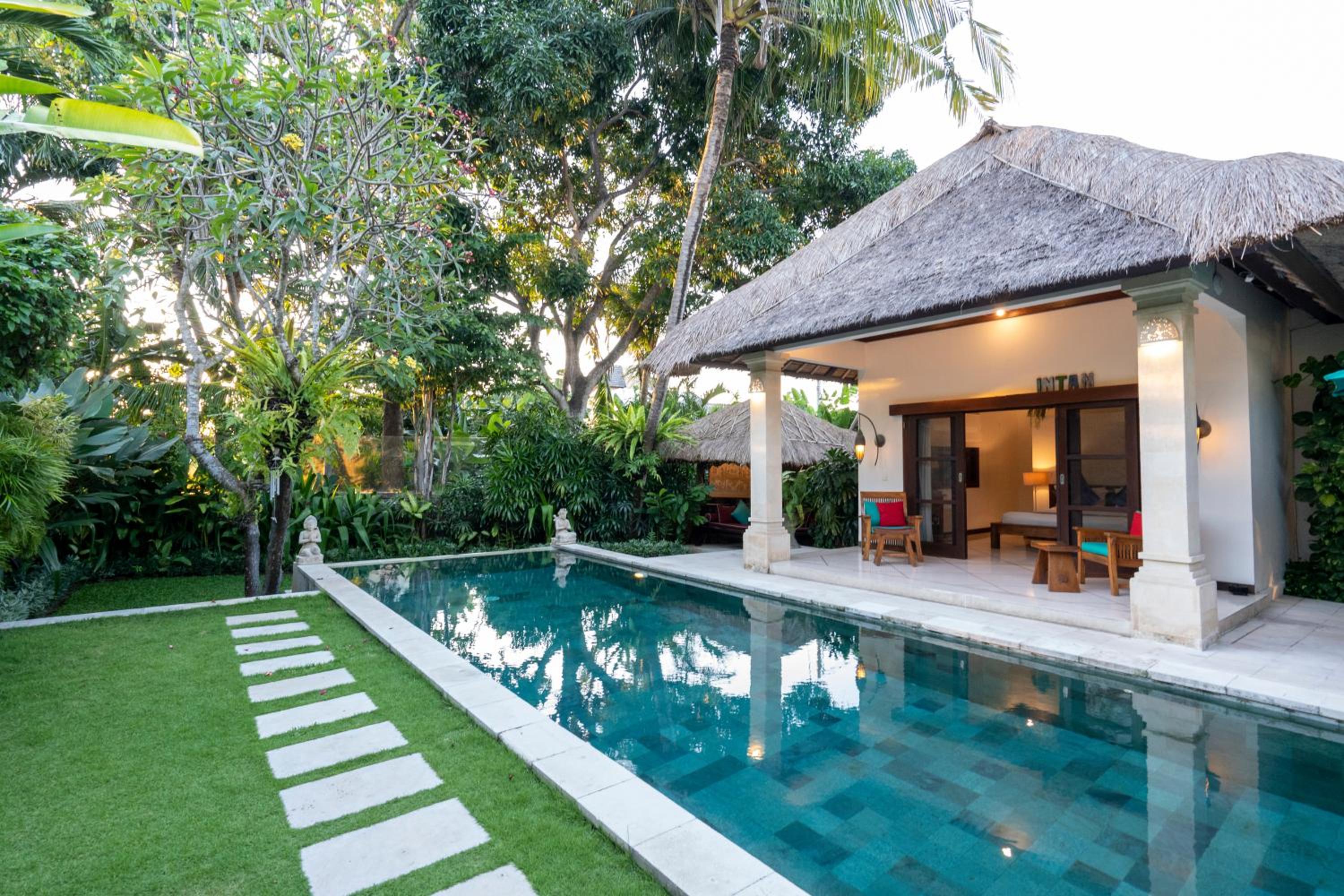 4-Bedroom Villa - Large swimming pool - Ideal place for friends and families