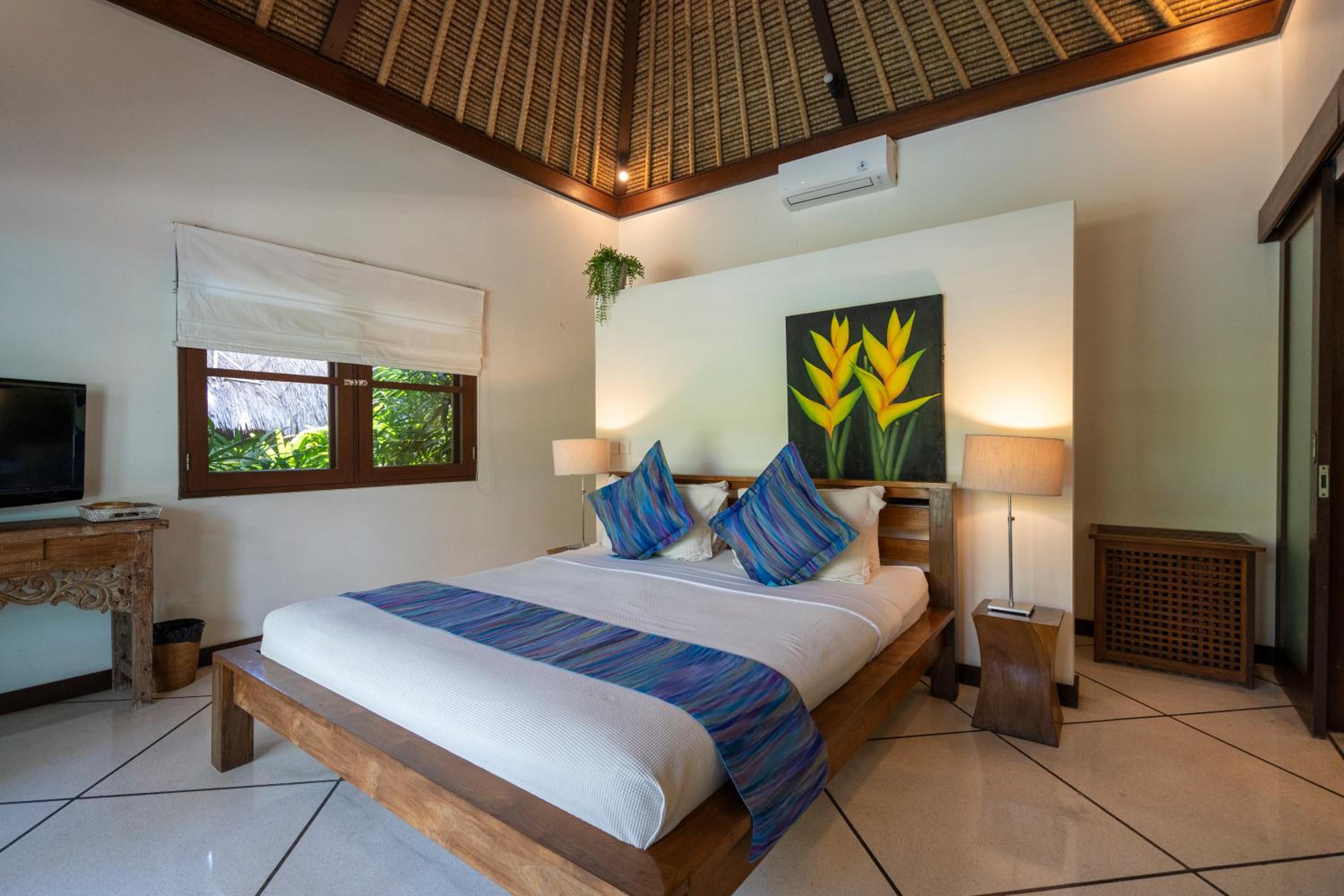 4-Bedroom Villa - Large swimming pool - Ideal place for friends and families